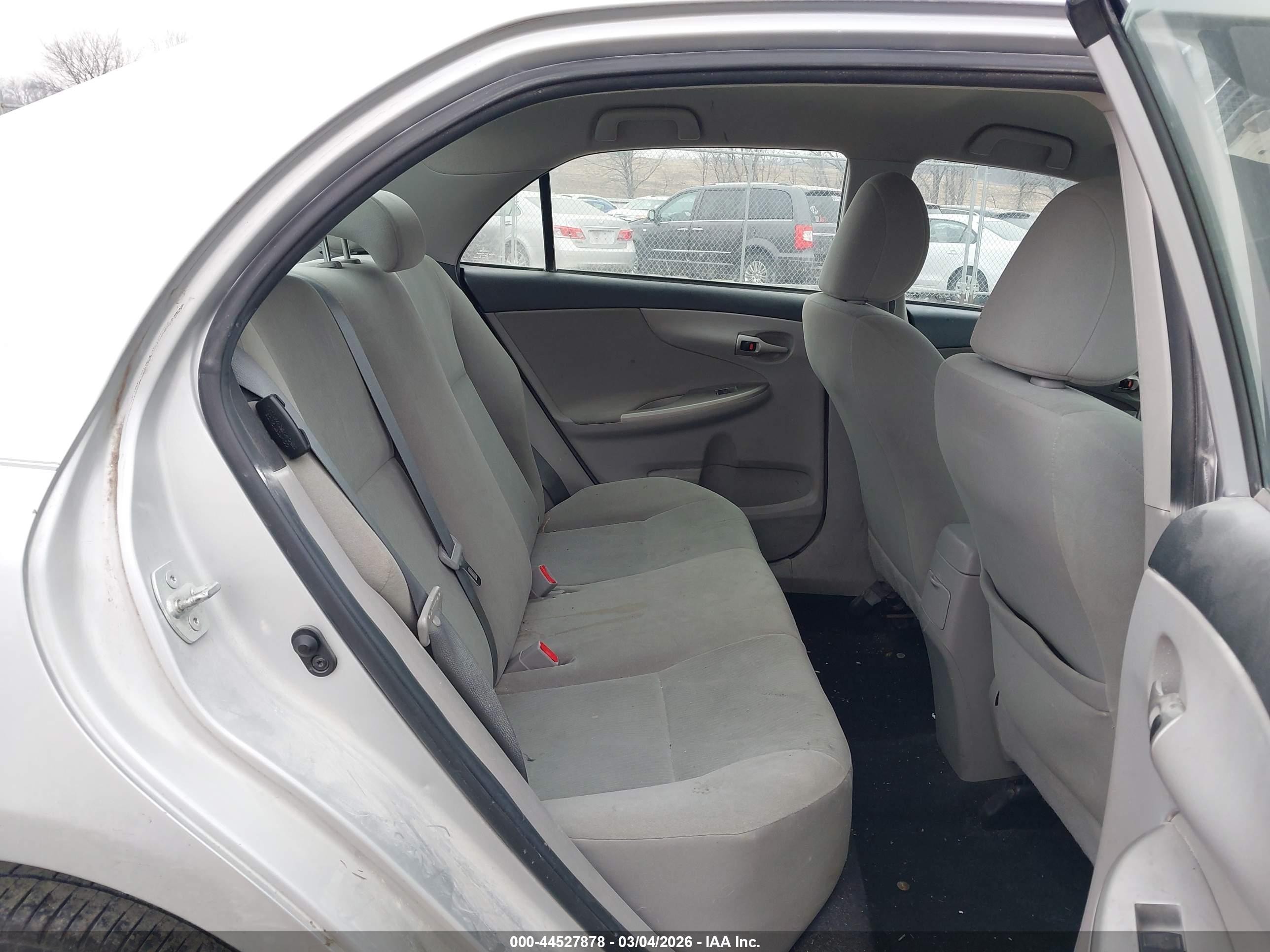 2013 Toyota Corolla Le Silver vin: 2T1BU4EE2DC064304