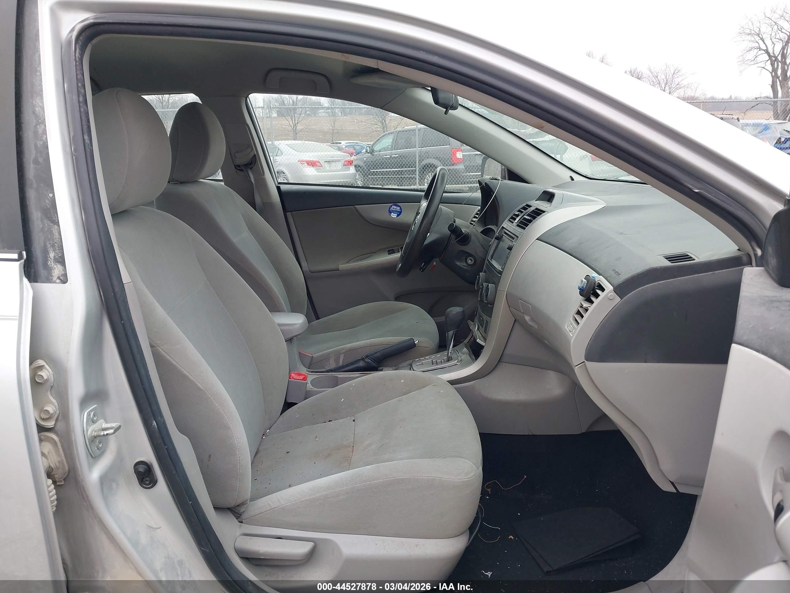 2013 Toyota Corolla Le Silver vin: 2T1BU4EE2DC064304
