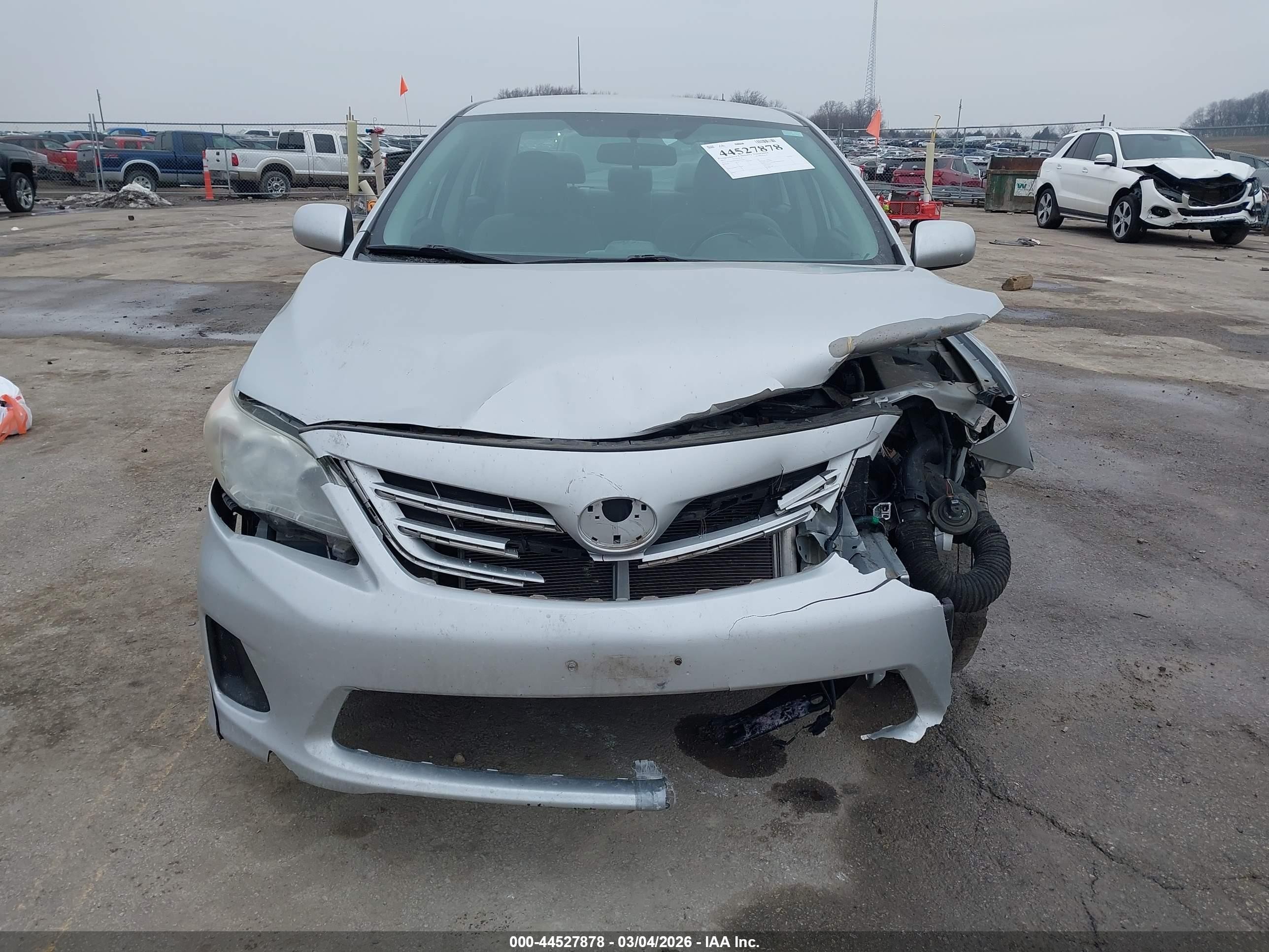 2013 Toyota Corolla Le Silver vin: 2T1BU4EE2DC064304