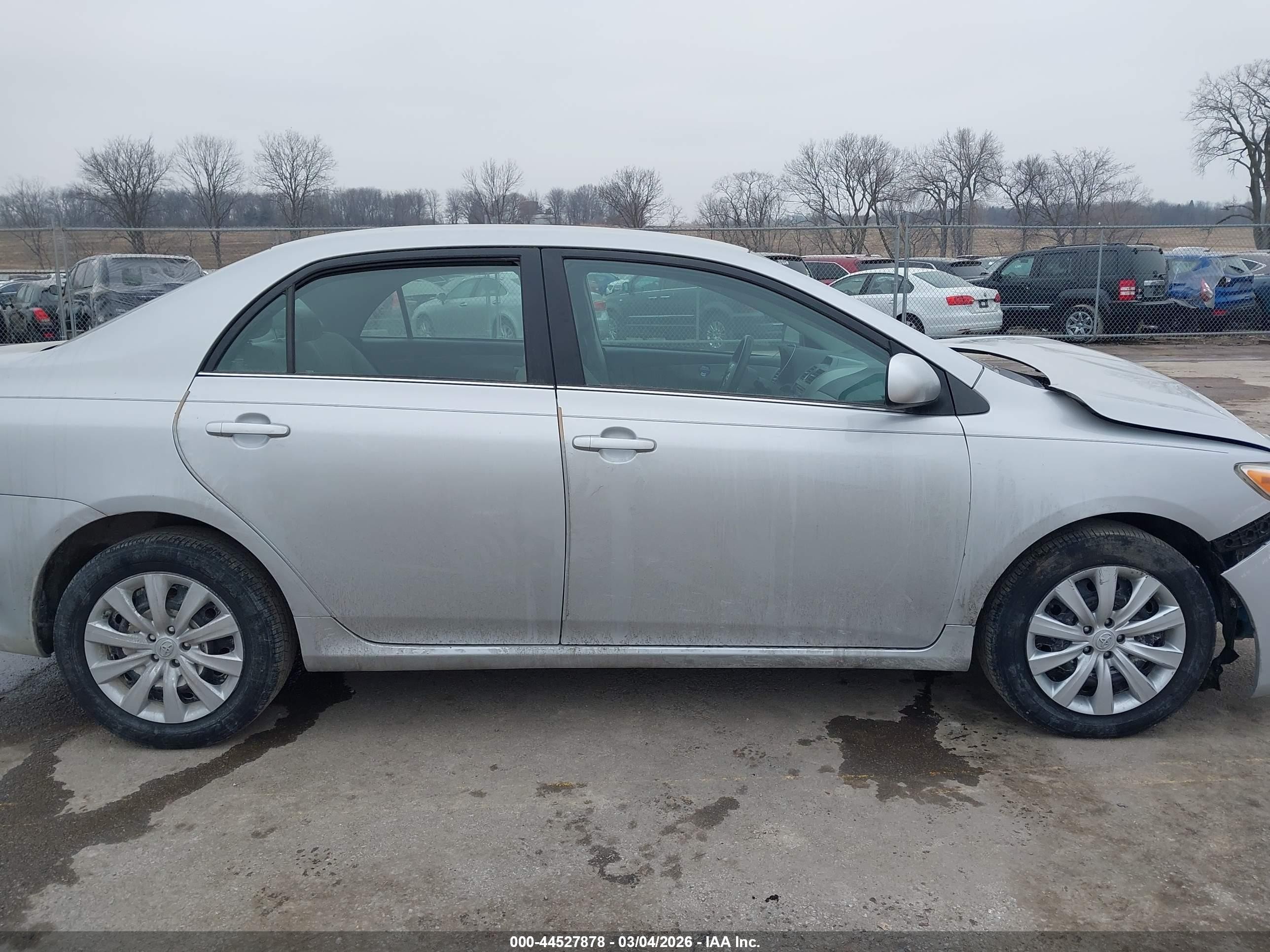 2013 Toyota Corolla Le Silver vin: 2T1BU4EE2DC064304