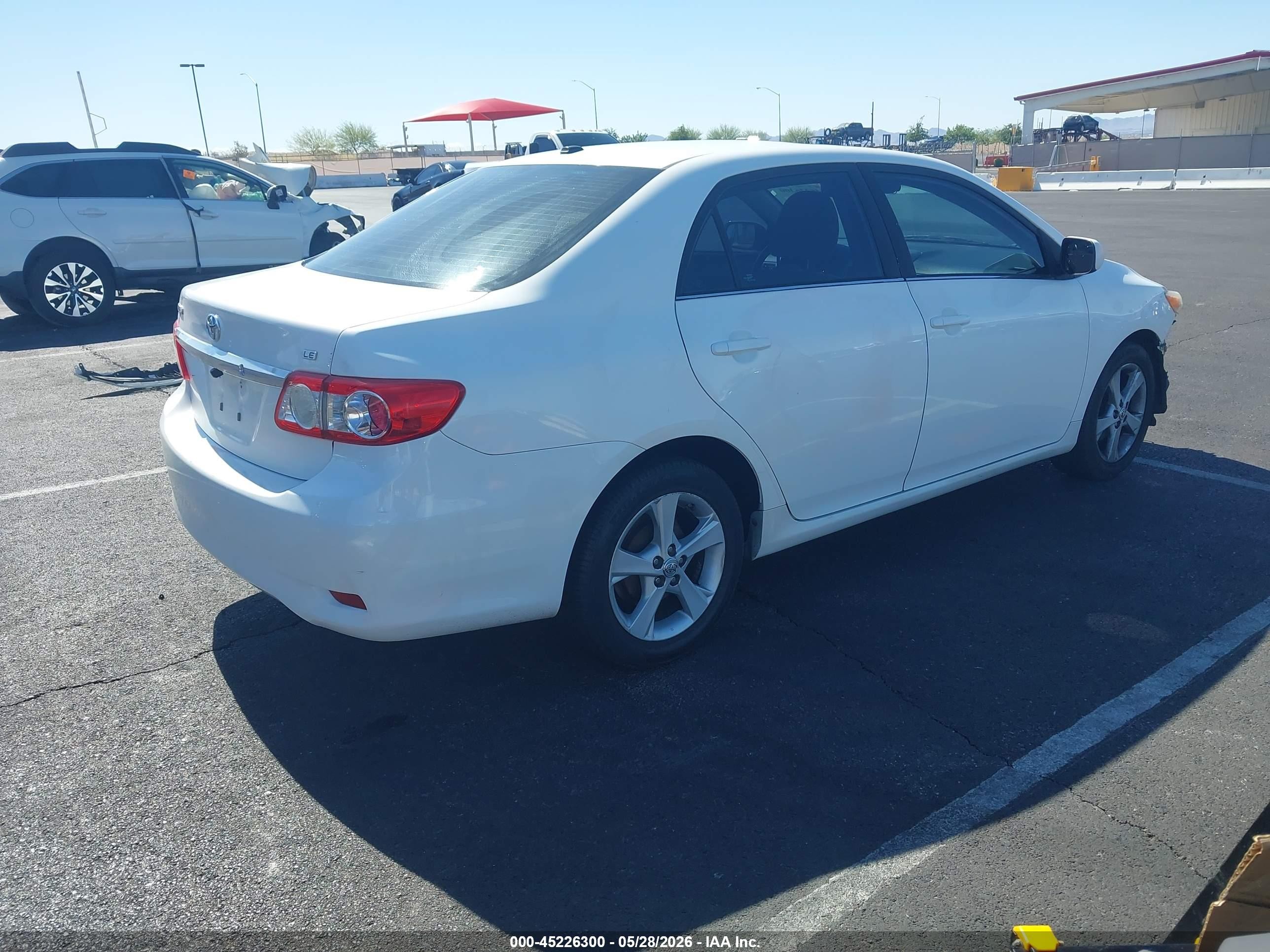 2013 Toyota Corolla Le White vin: 2T1BU4EE2DC077120