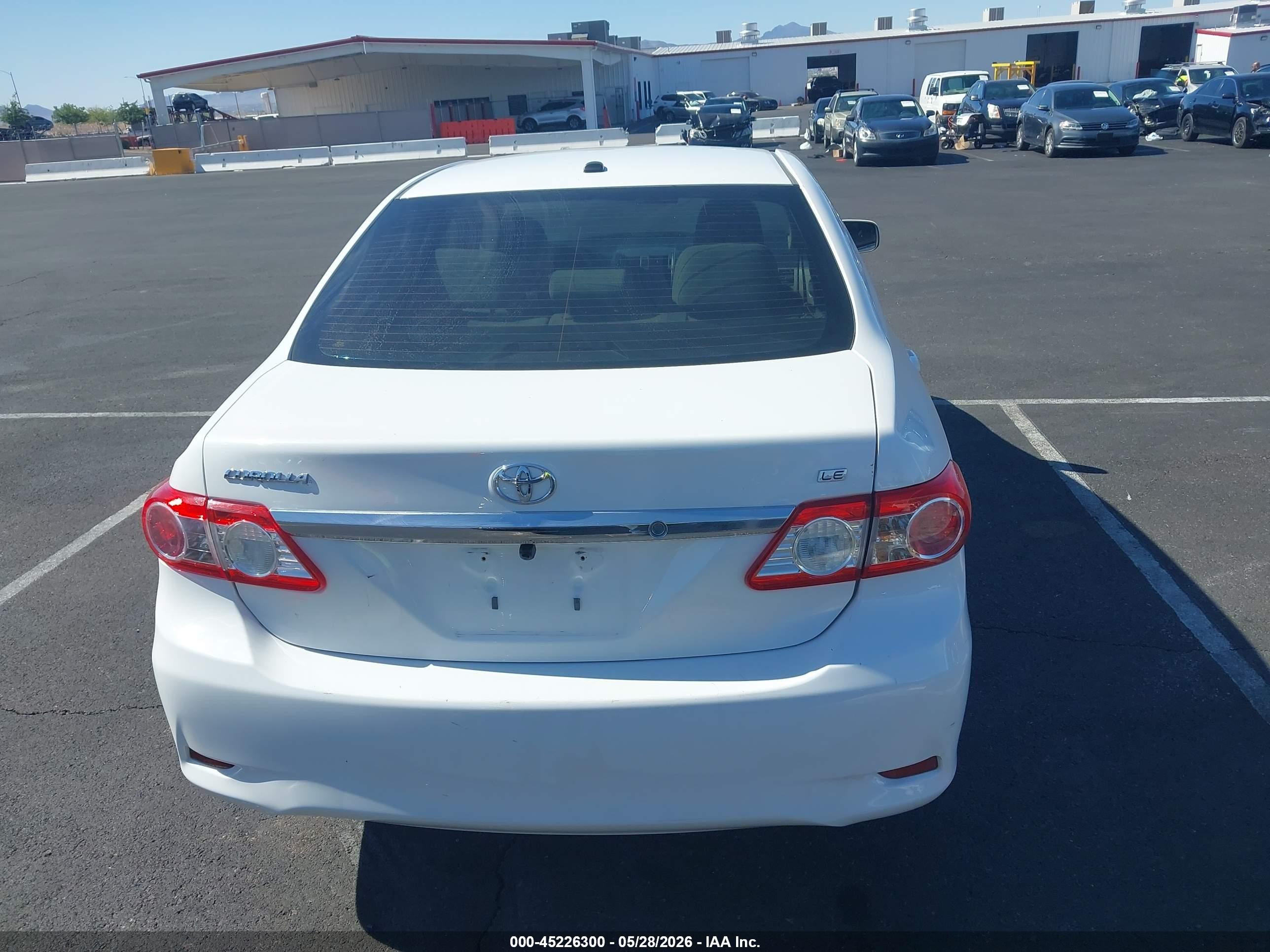 2013 Toyota Corolla Le White vin: 2T1BU4EE2DC077120