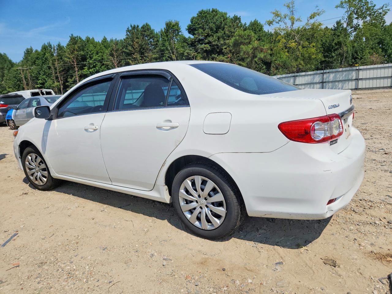 2013 Toyota Corolla Le White vin: 2T1BU4EE2DC099439