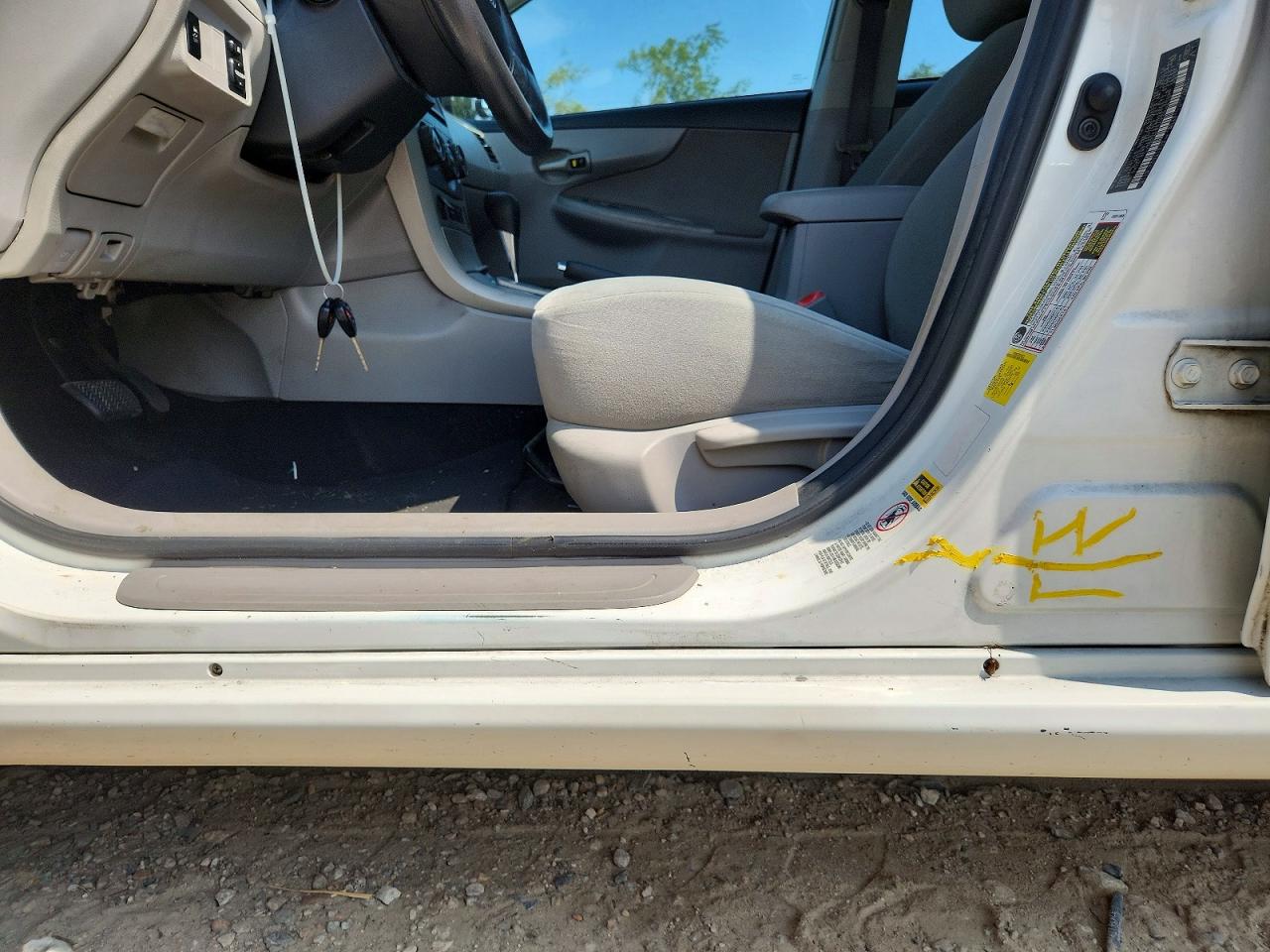2013 Toyota Corolla Le White vin: 2T1BU4EE2DC099439