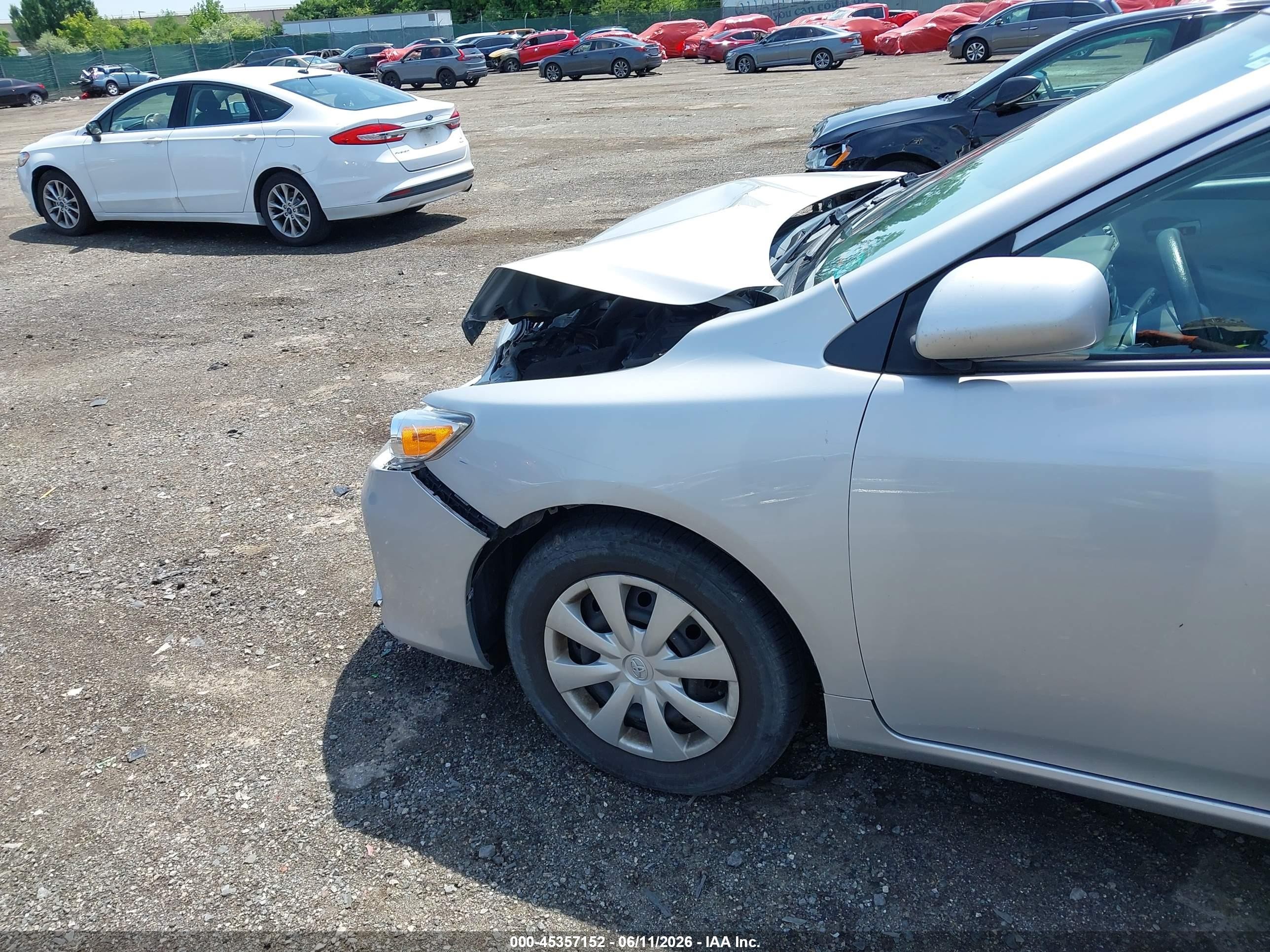 2013 Toyota Corolla L Silver vin: 2T1BU4EE2DC108012
