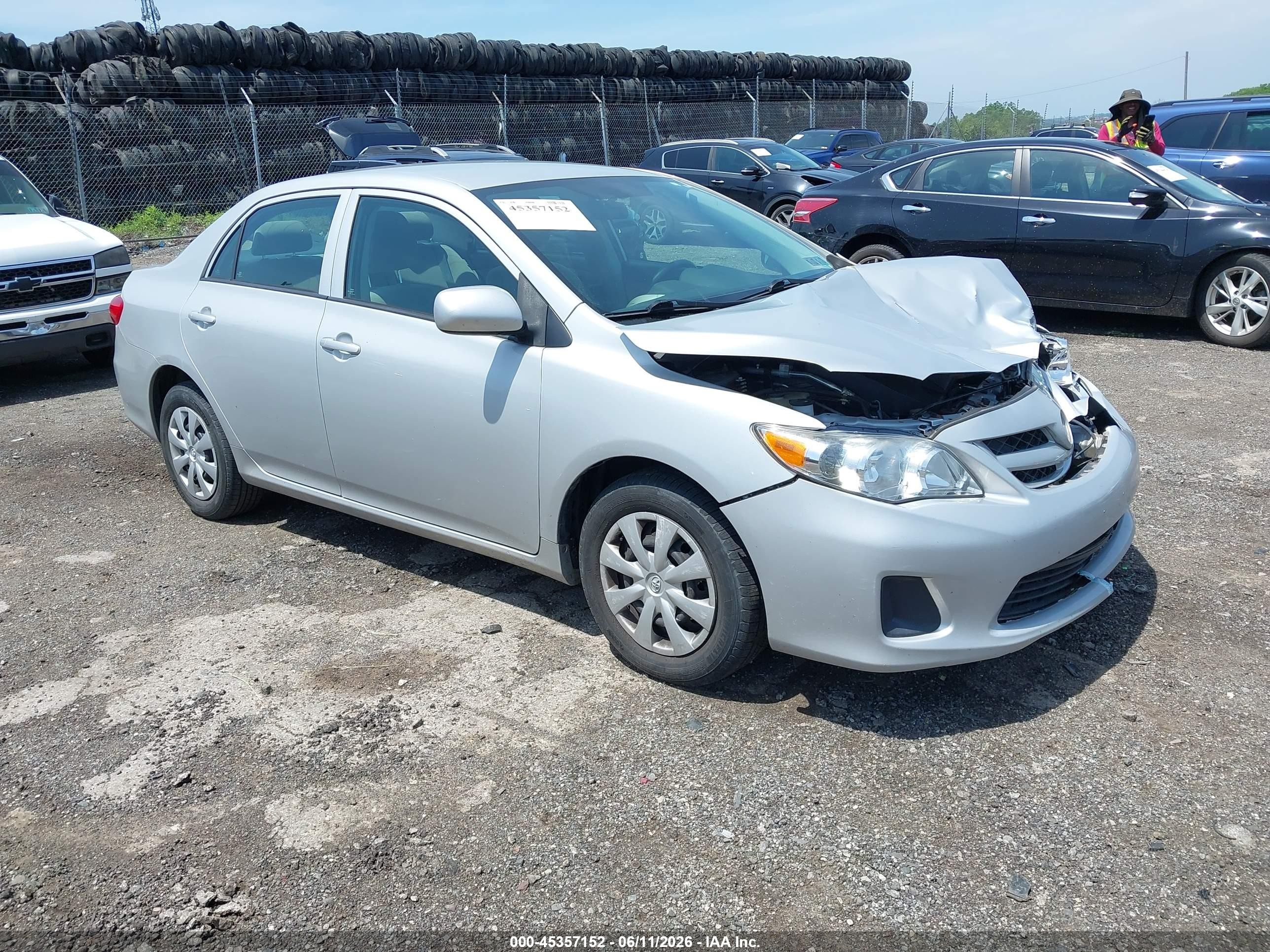 2013 Toyota Corolla L Silver vin: 2T1BU4EE2DC108012