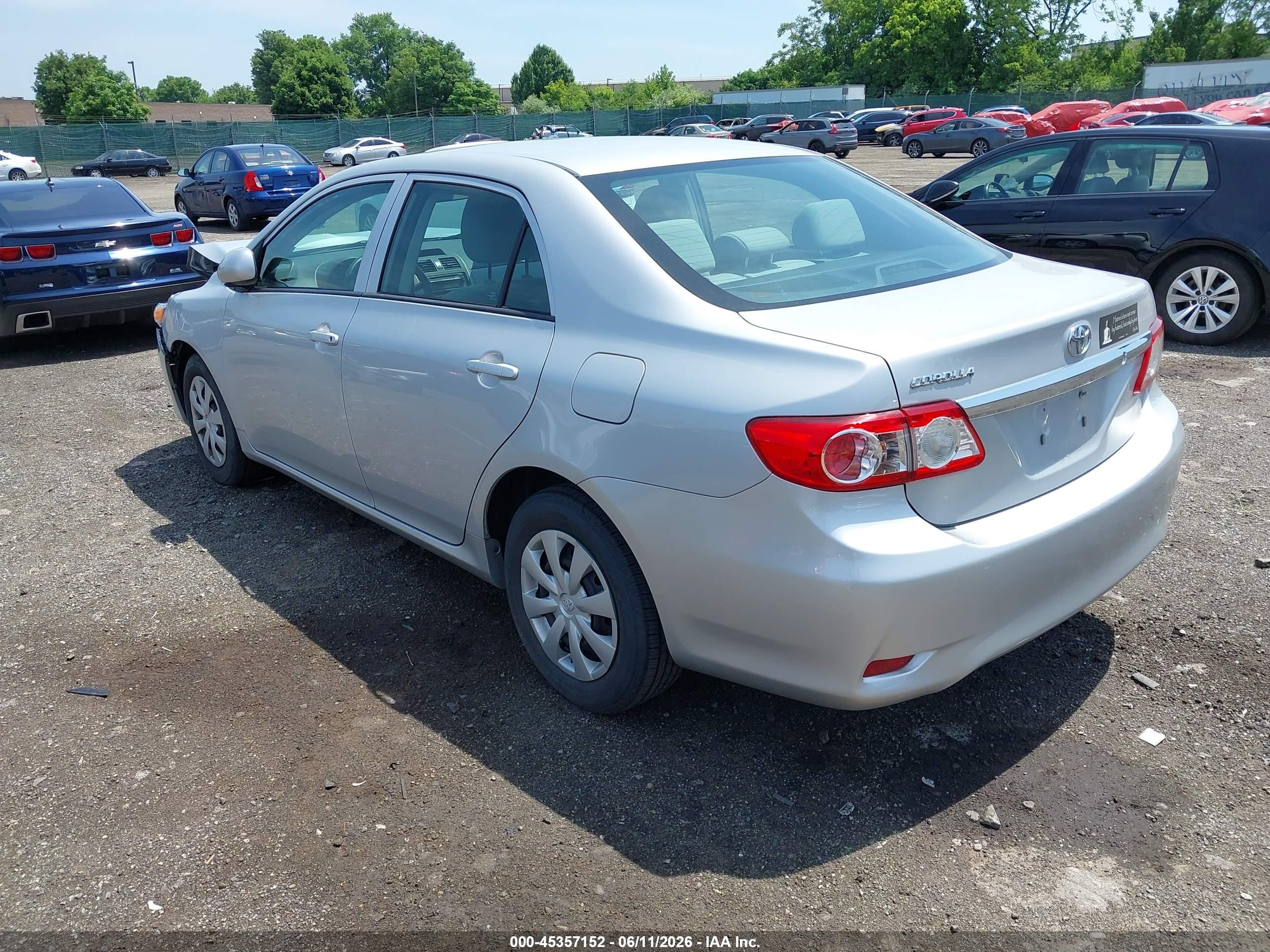 2013 Toyota Corolla L Silver vin: 2T1BU4EE2DC108012