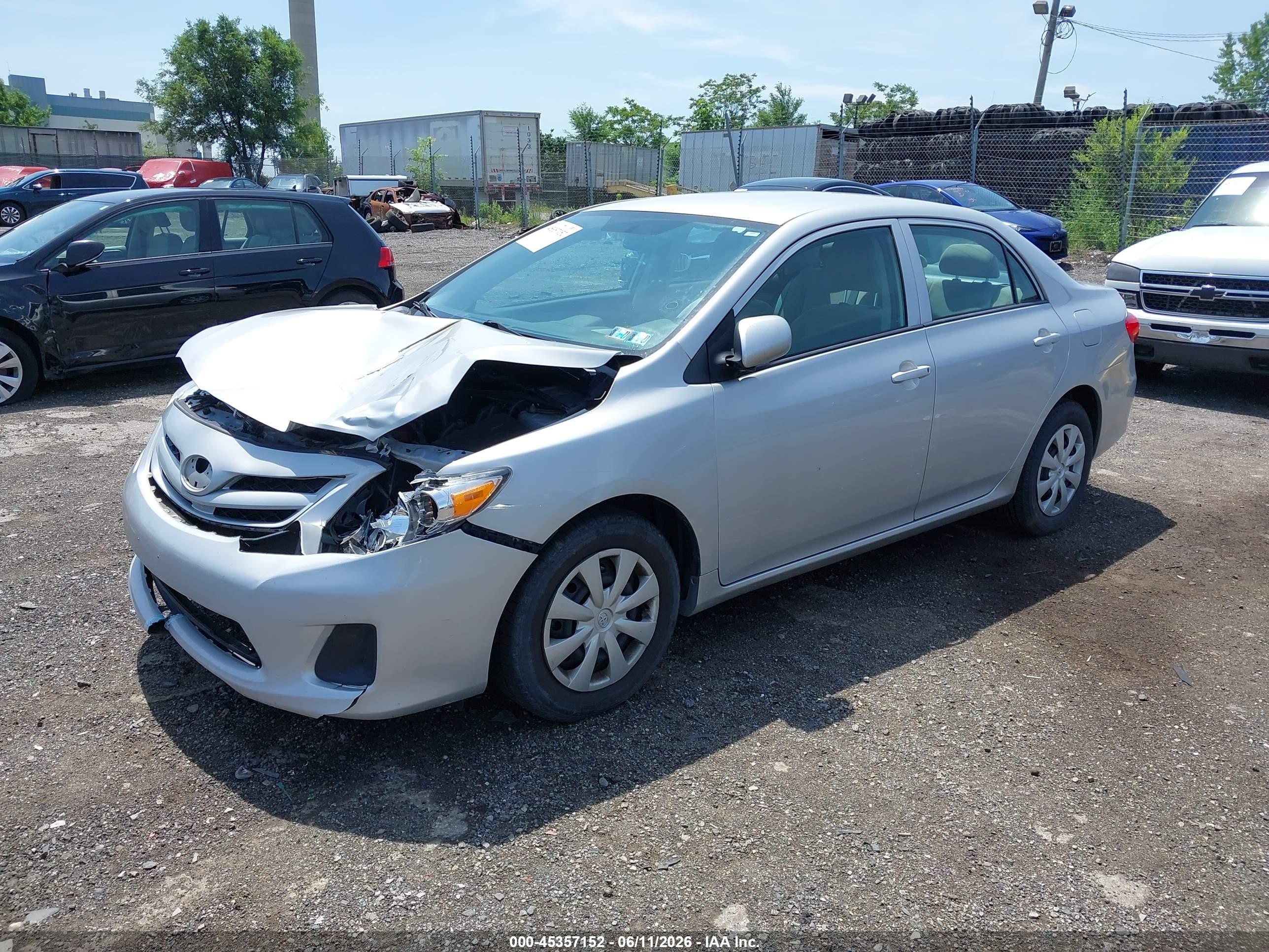 2013 Toyota Corolla L Silver vin: 2T1BU4EE2DC108012
