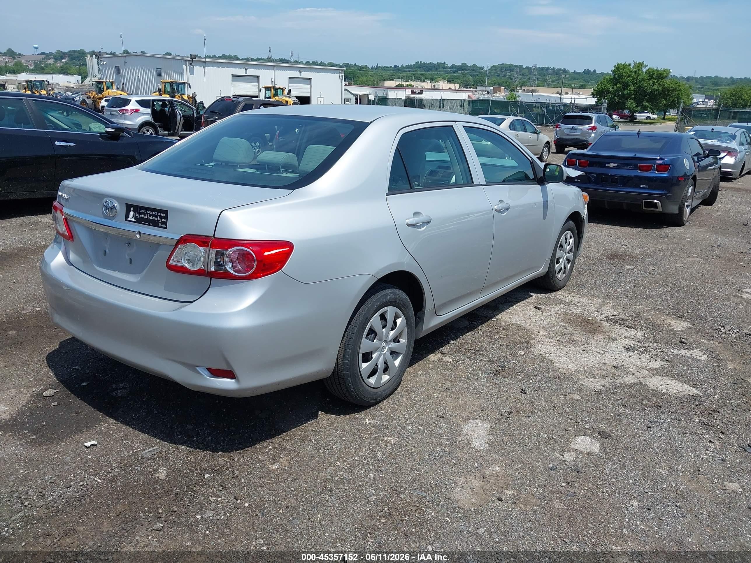 2013 Toyota Corolla L Silver vin: 2T1BU4EE2DC108012