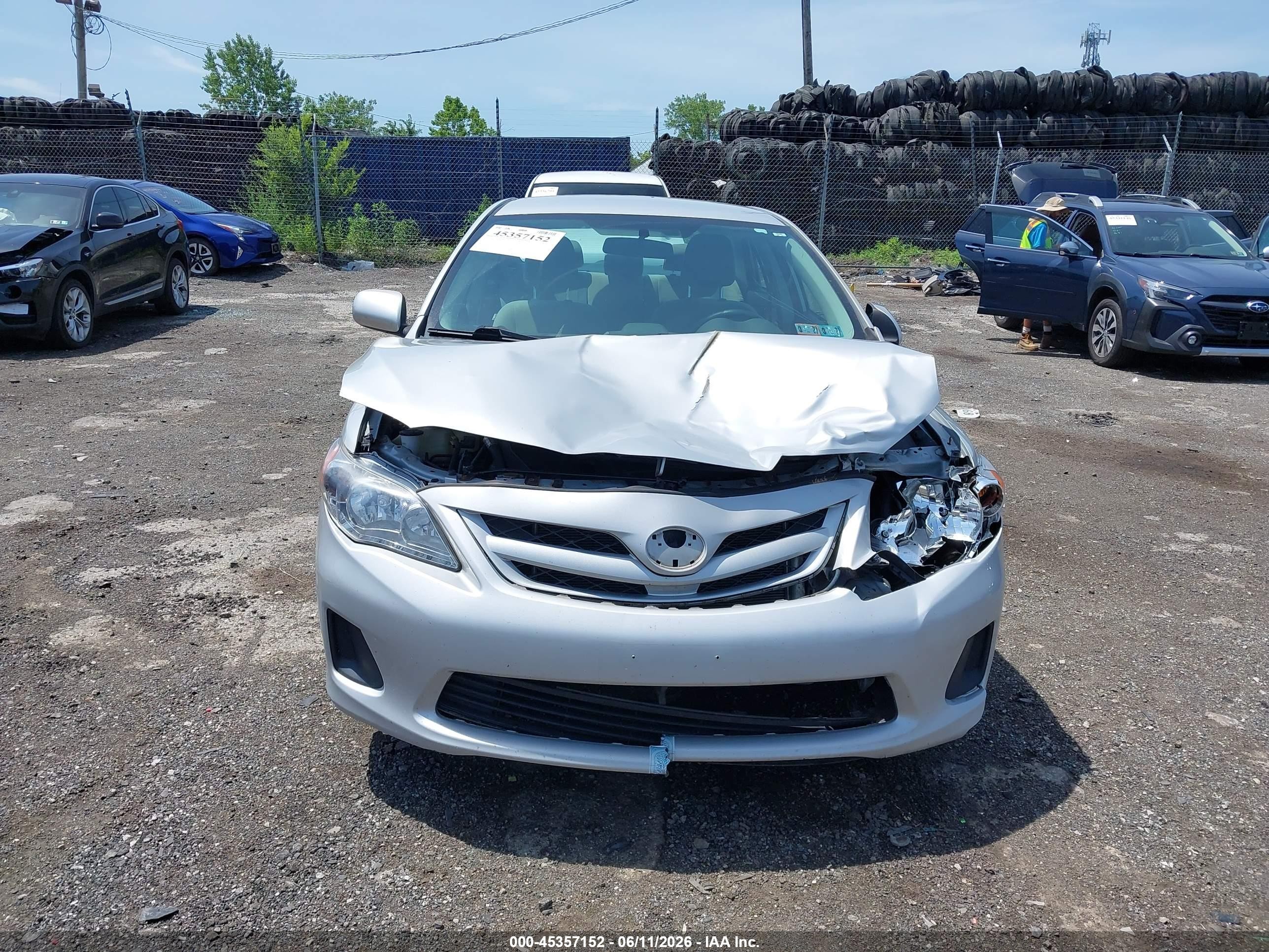 2013 Toyota Corolla L Silver vin: 2T1BU4EE2DC108012