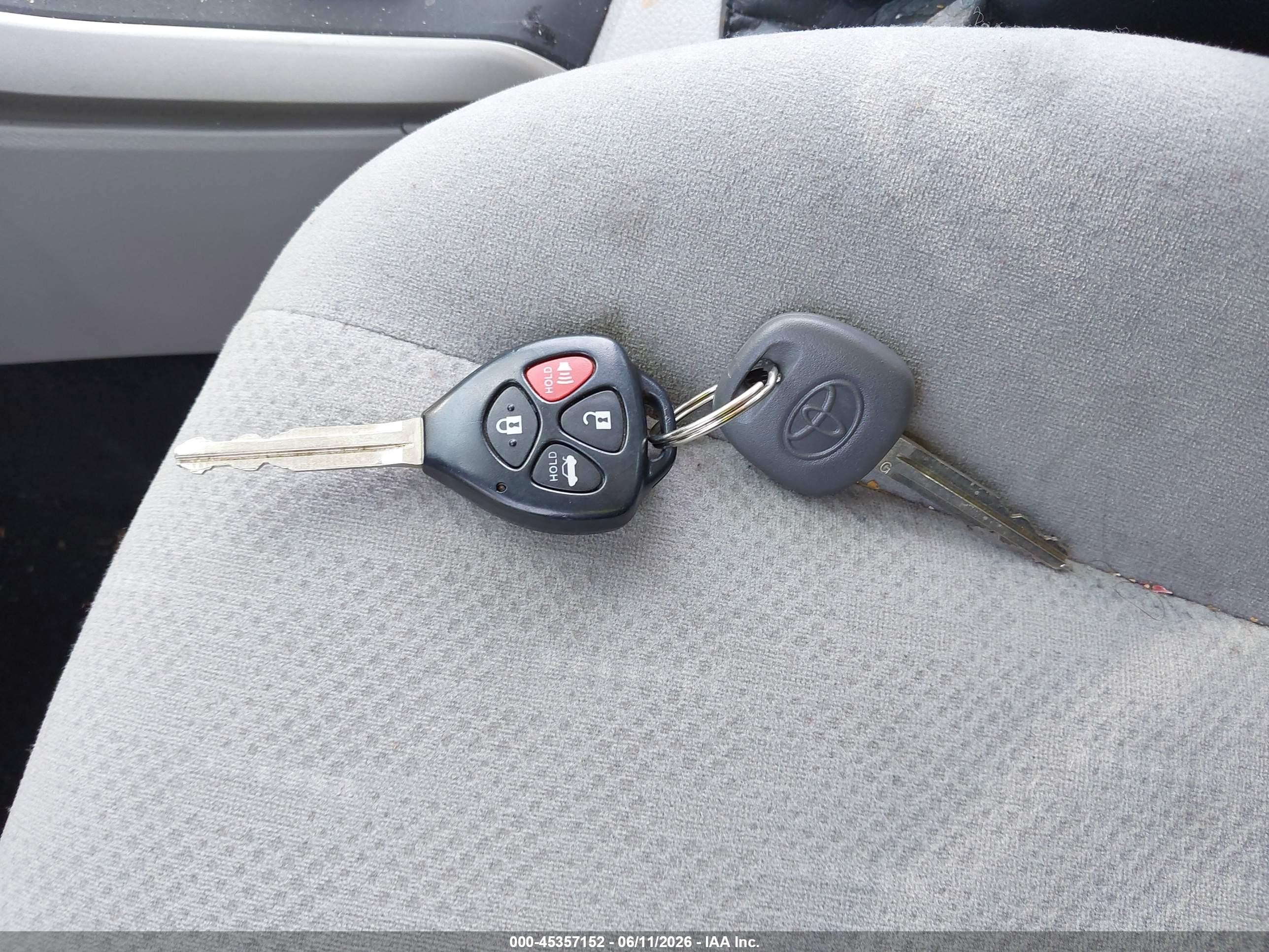 2013 Toyota Corolla L Silver vin: 2T1BU4EE2DC108012