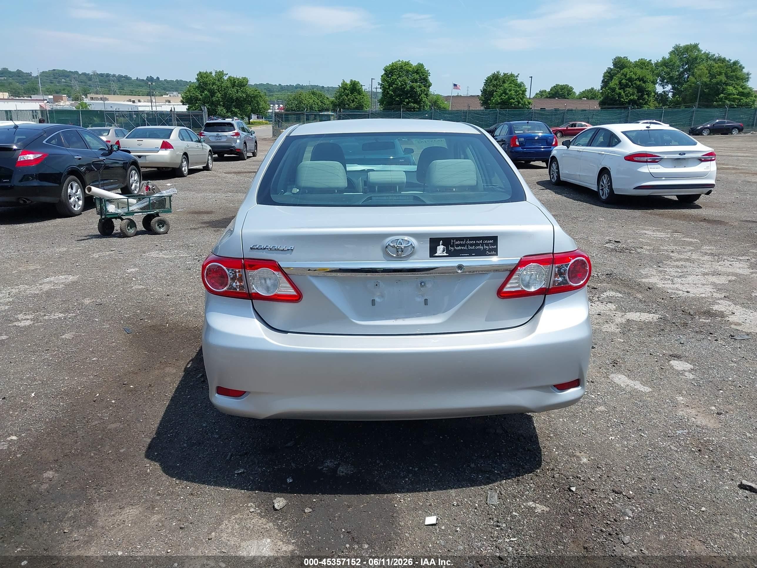 2013 Toyota Corolla L Silver vin: 2T1BU4EE2DC108012