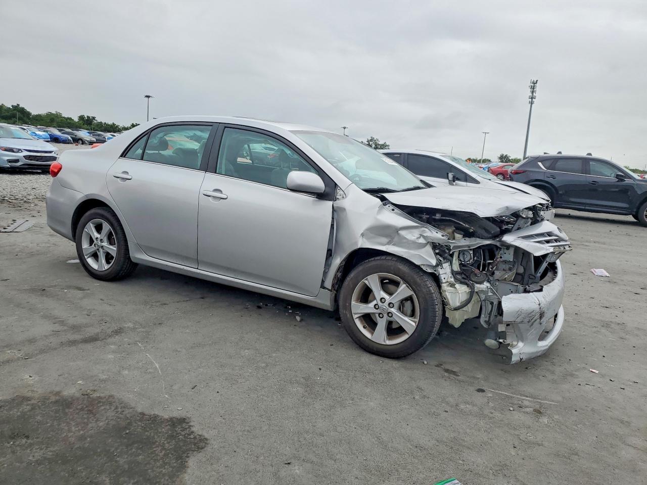 2013 Toyota Corolla Le Silver vin: 2T1BU4EE2DC111654