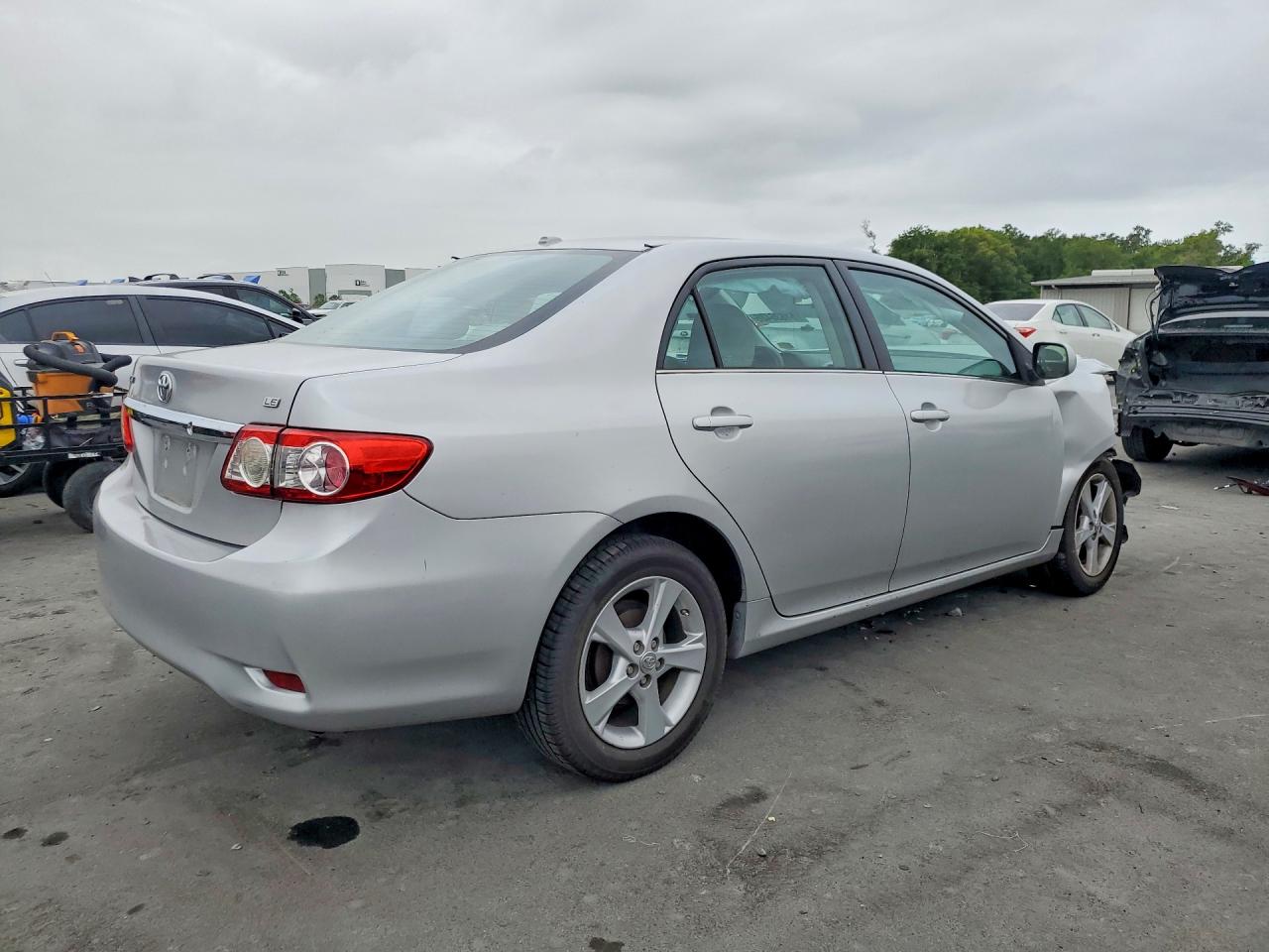 2013 Toyota Corolla Le Silver vin: 2T1BU4EE2DC111654