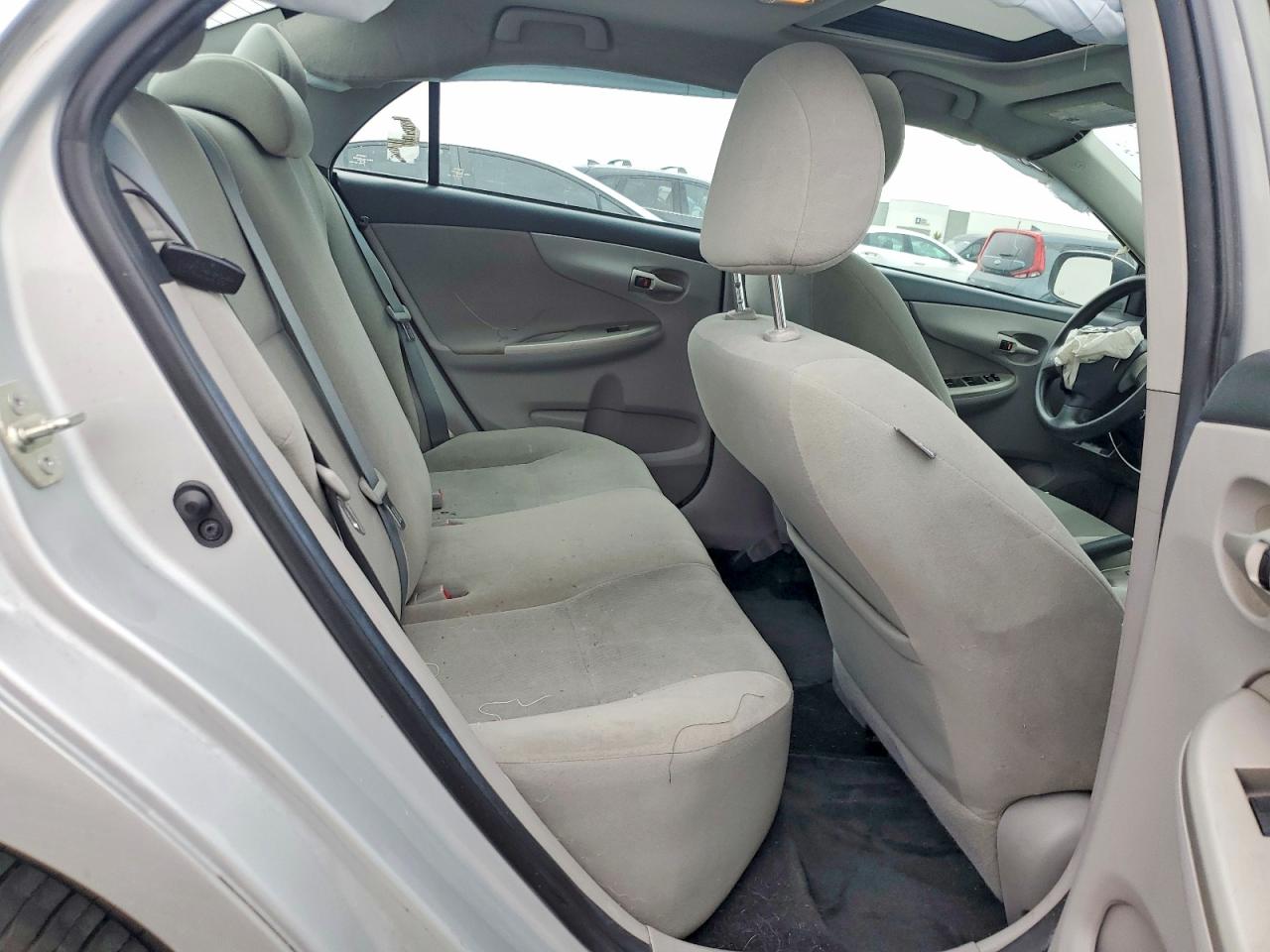 2013 Toyota Corolla Le Silver vin: 2T1BU4EE2DC111654