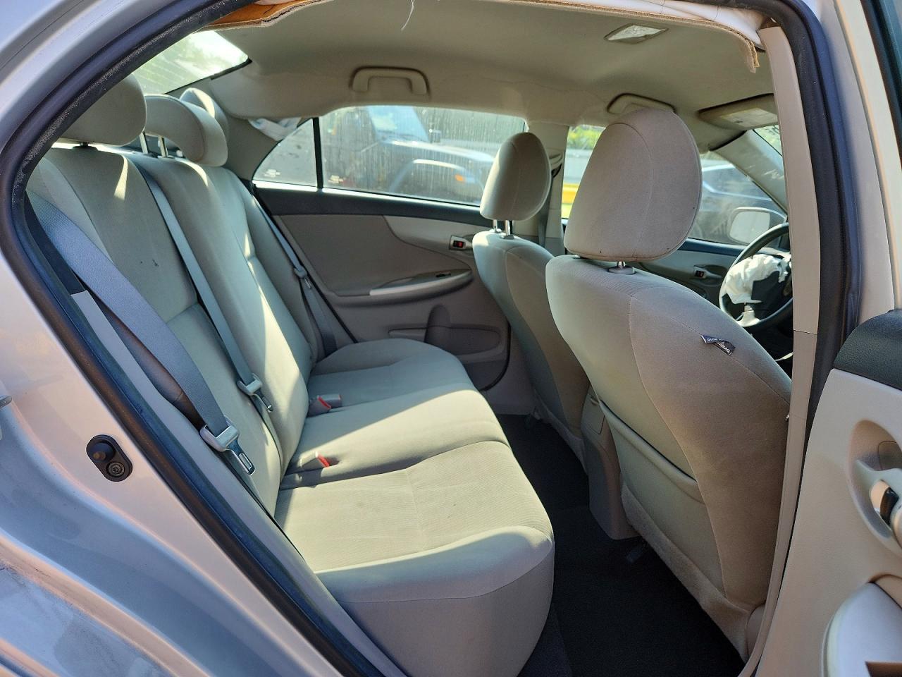 2013 Toyota Corolla Le Silver vin: 2T1BU4EE2DC117728