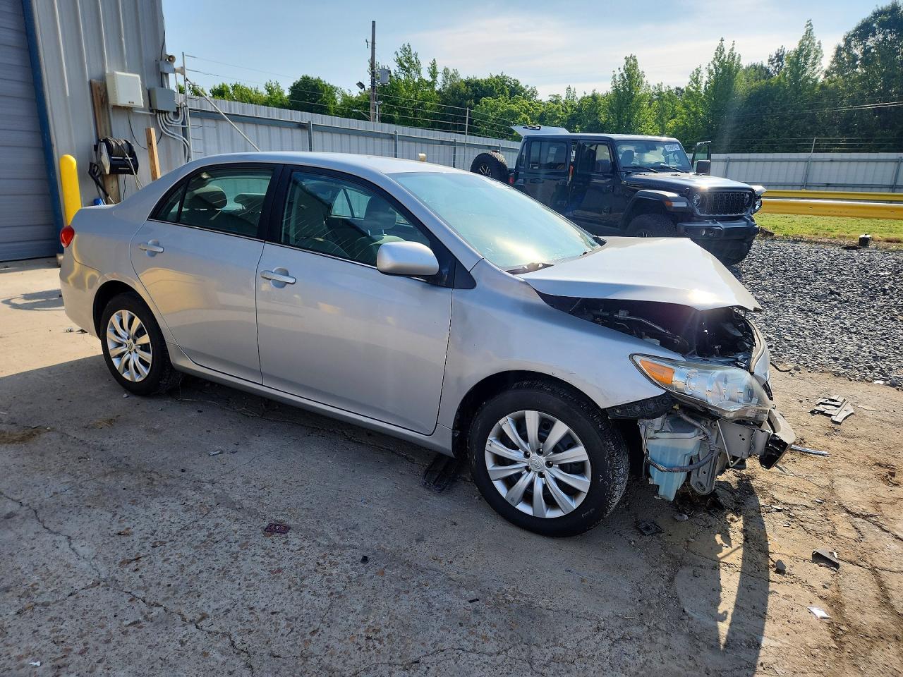 2013 Toyota Corolla Le Silver vin: 2T1BU4EE2DC117728