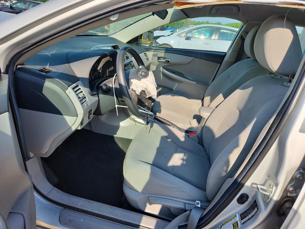 2013 Toyota Corolla Le Silver vin: 2T1BU4EE2DC117728