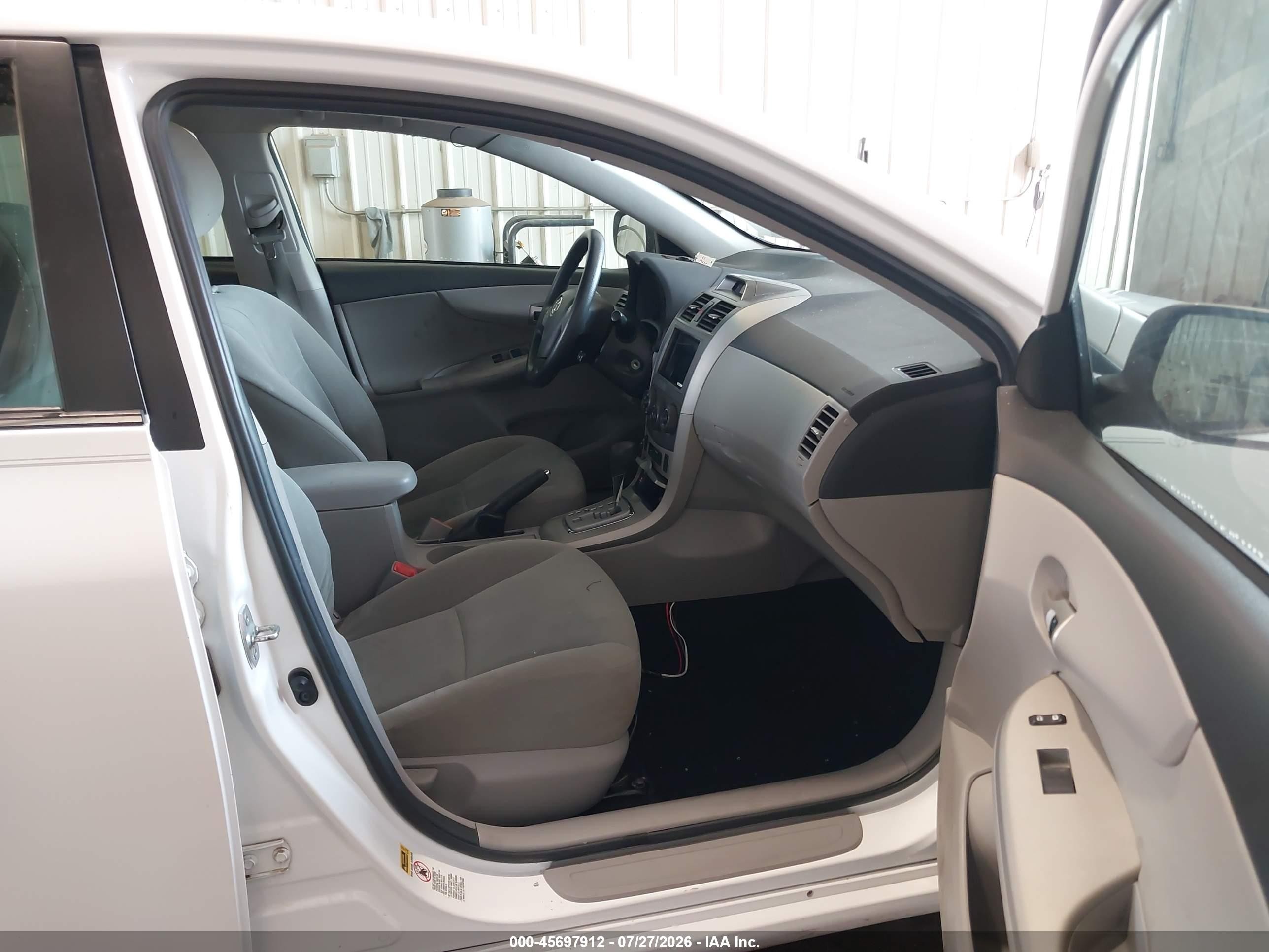 2013 Toyota Corolla Le White vin: 2T1BU4EE2DC924251