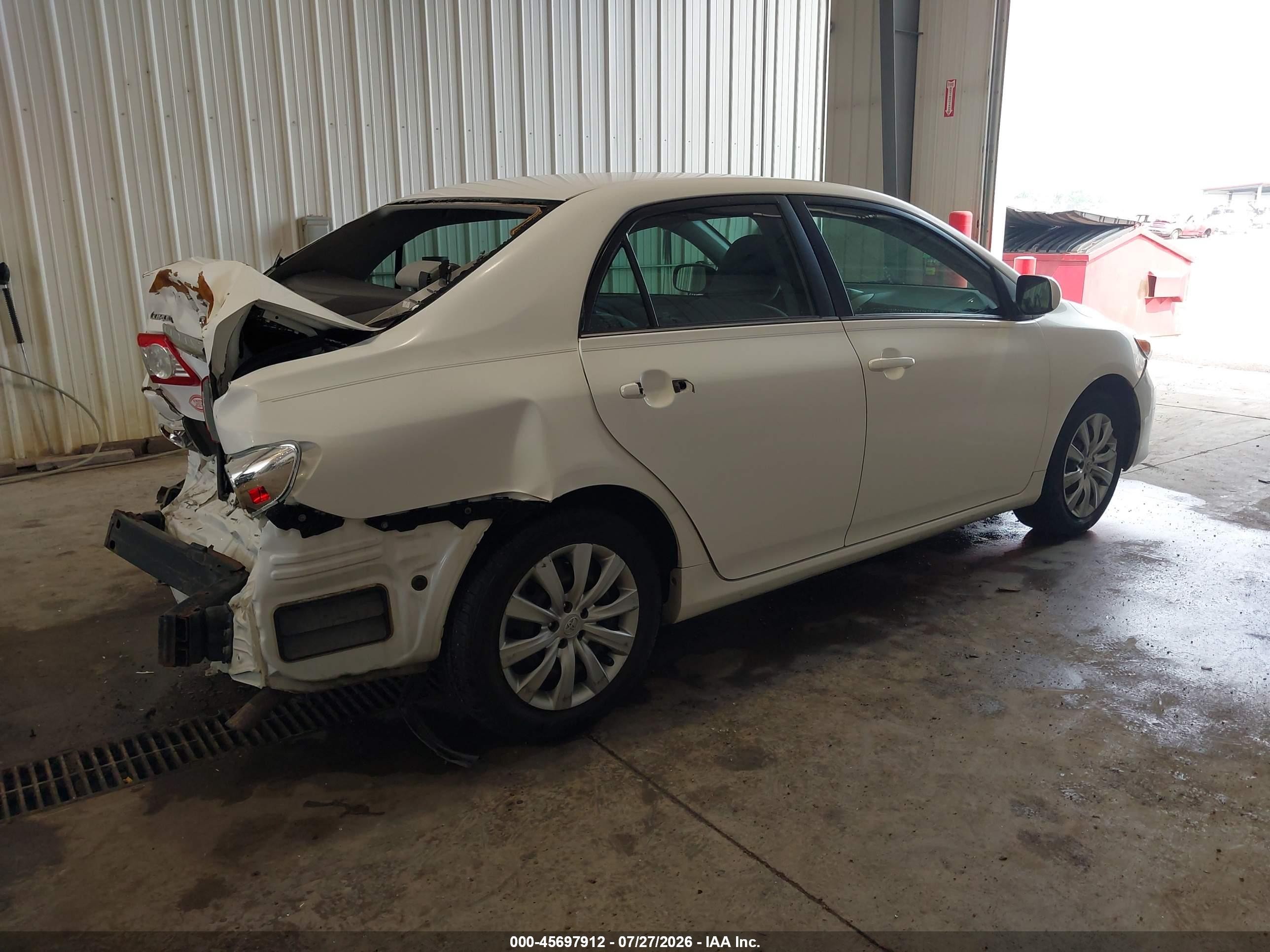 2013 Toyota Corolla Le White vin: 2T1BU4EE2DC924251