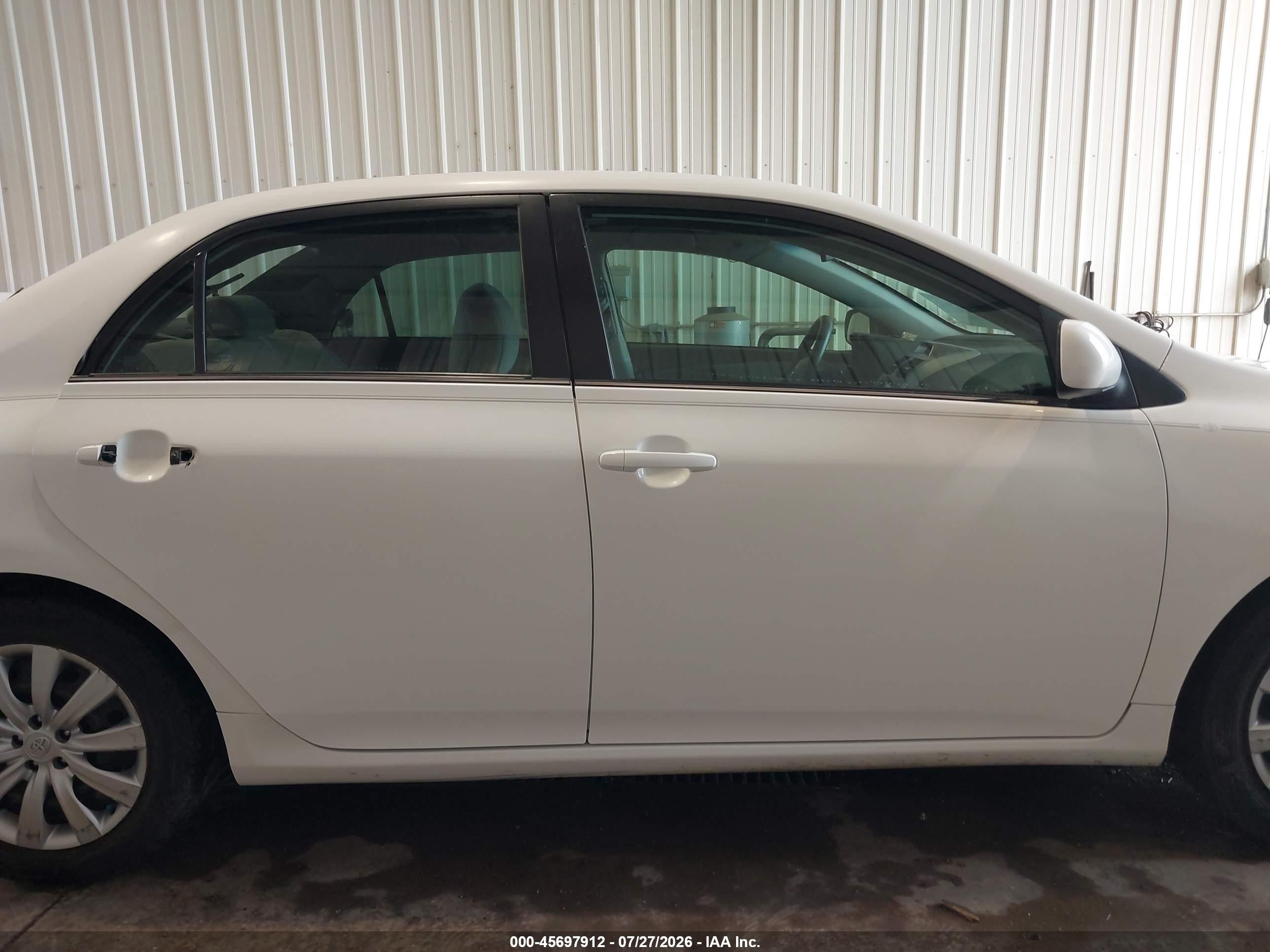 2013 Toyota Corolla Le White vin: 2T1BU4EE2DC924251