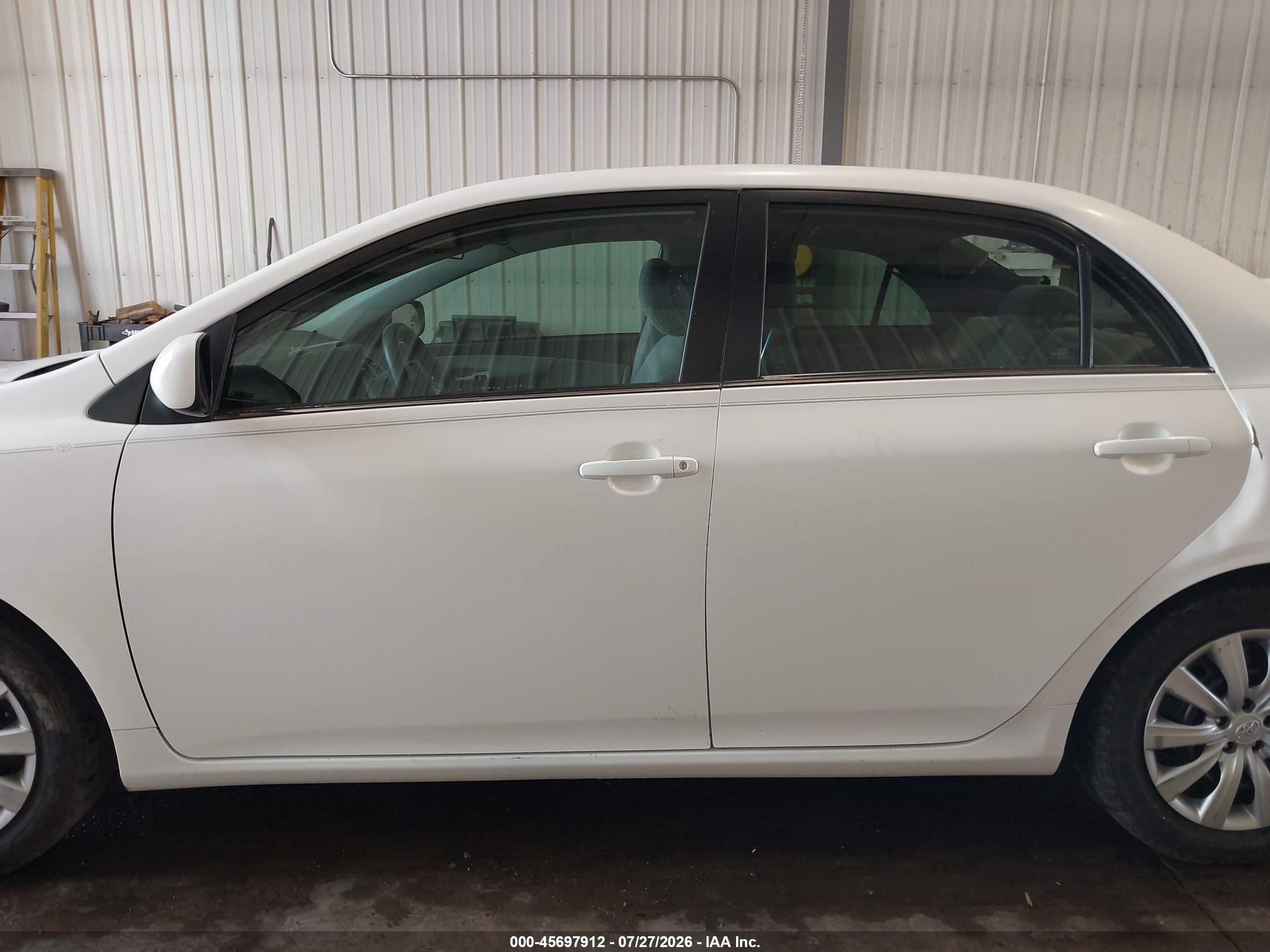 2013 Toyota Corolla Le White vin: 2T1BU4EE2DC924251