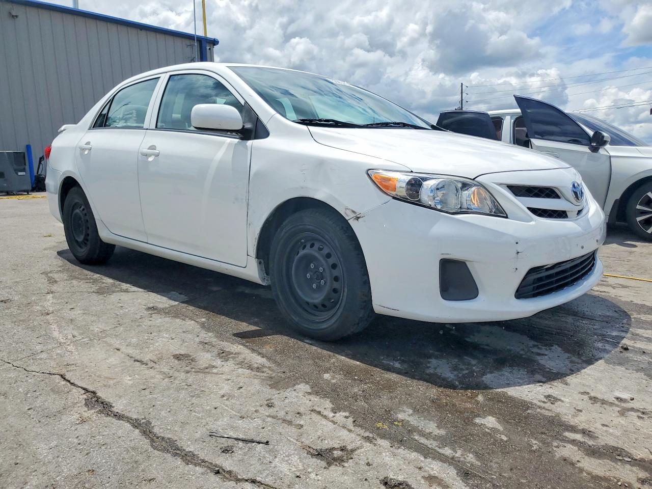 2013 Toyota Corolla L White vin: 2T1BU4EE2DC930826
