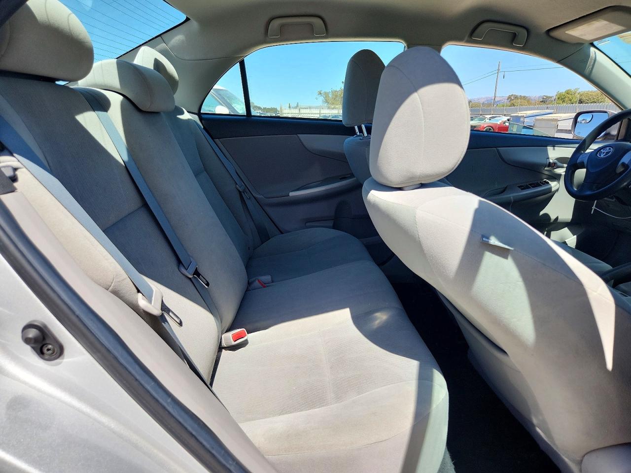 2013 Toyota Corolla Le Silver vin: 2T1BU4EE2DC946234