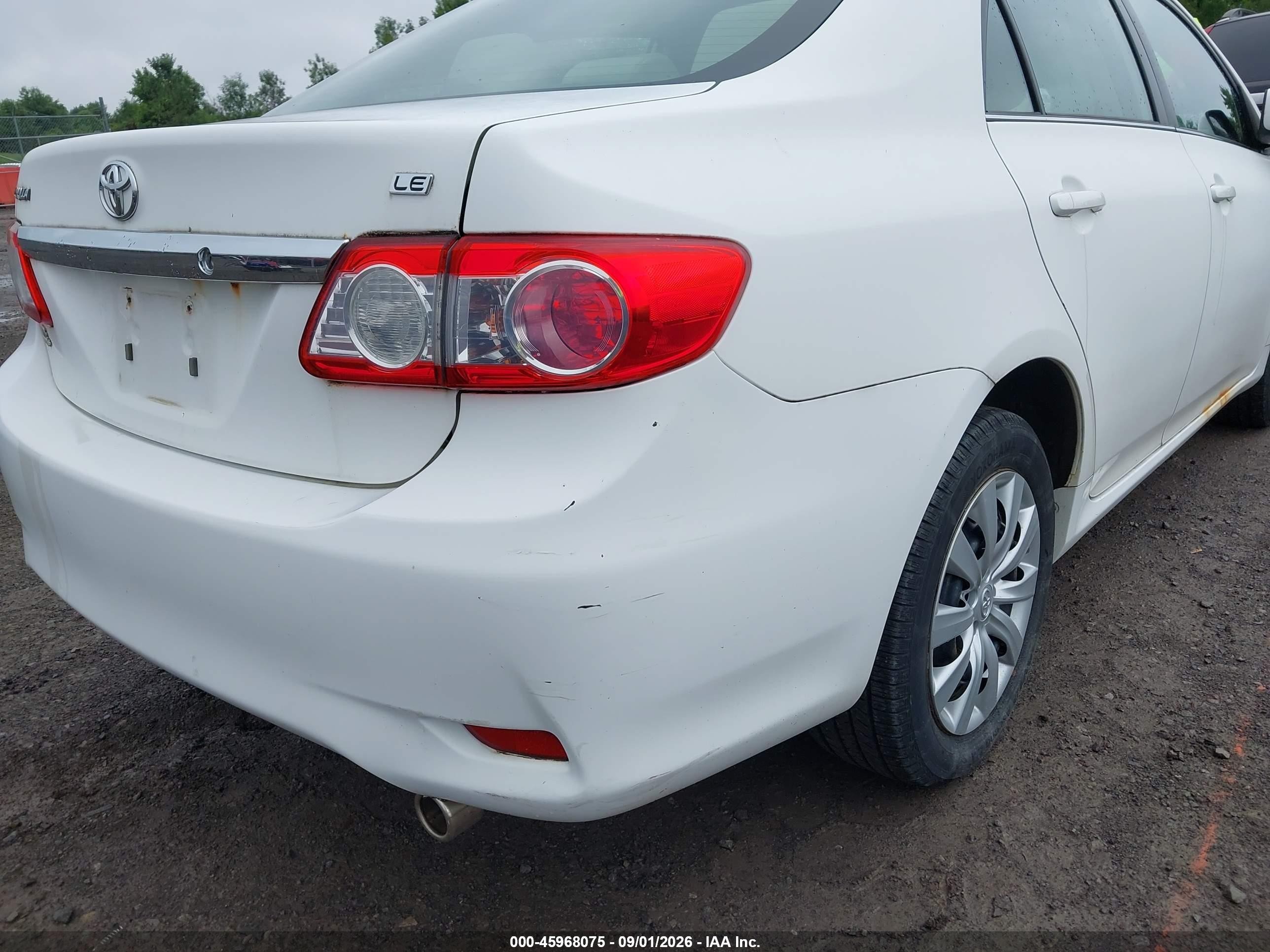 2013 Toyota Corolla Le White vin: 2T1BU4EE2DC957072
