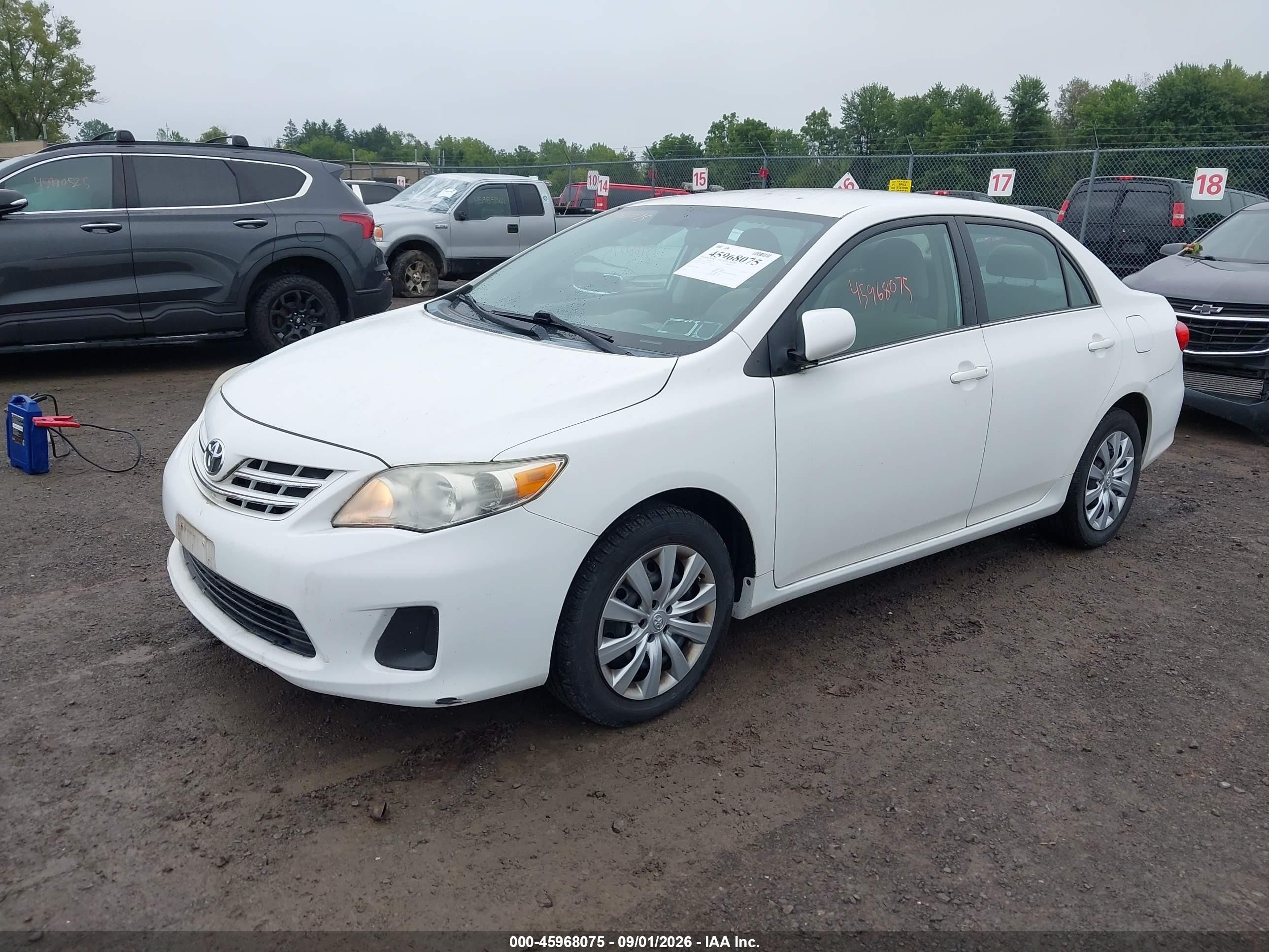 2013 Toyota Corolla Le White vin: 2T1BU4EE2DC957072