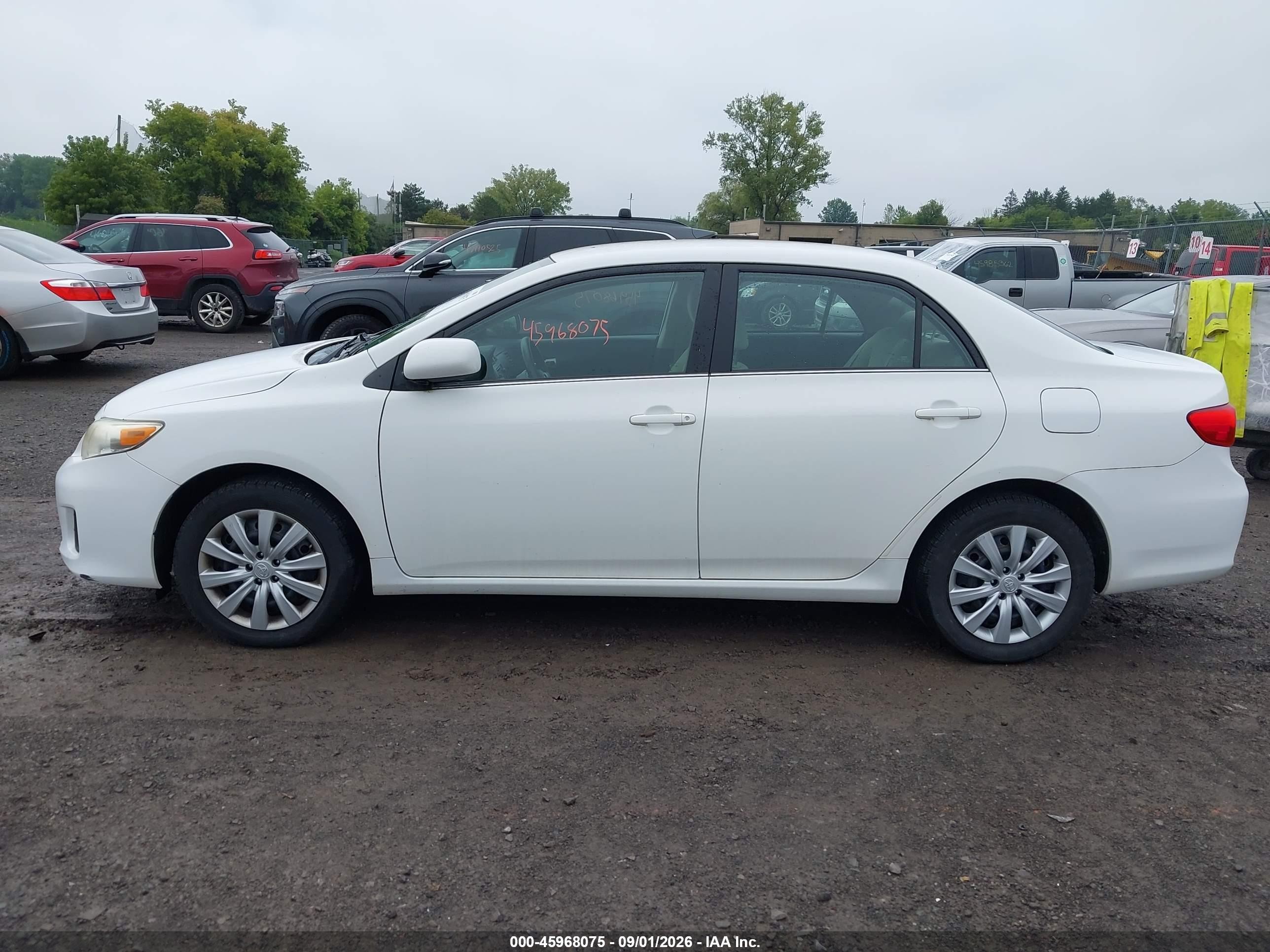 2013 Toyota Corolla Le White vin: 2T1BU4EE2DC957072