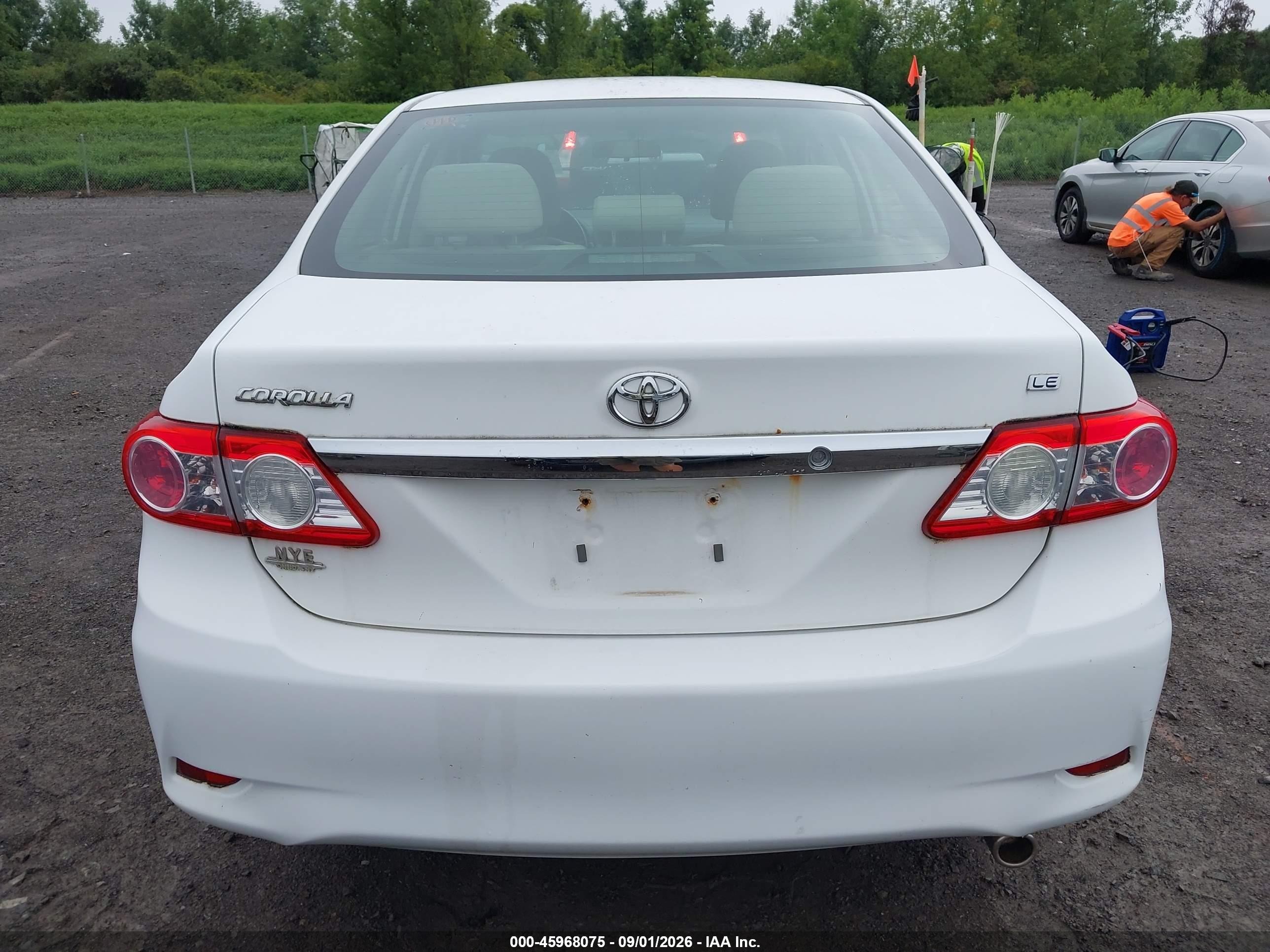 2013 Toyota Corolla Le White vin: 2T1BU4EE2DC957072