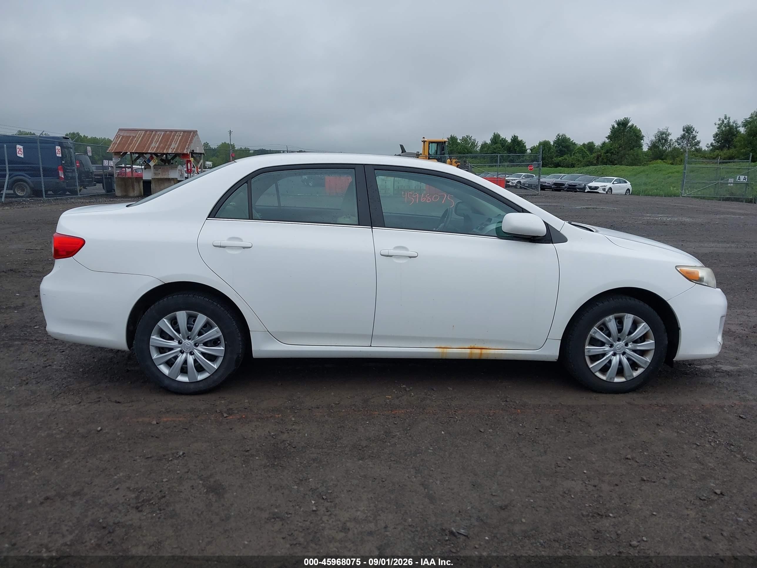2013 Toyota Corolla Le White vin: 2T1BU4EE2DC957072
