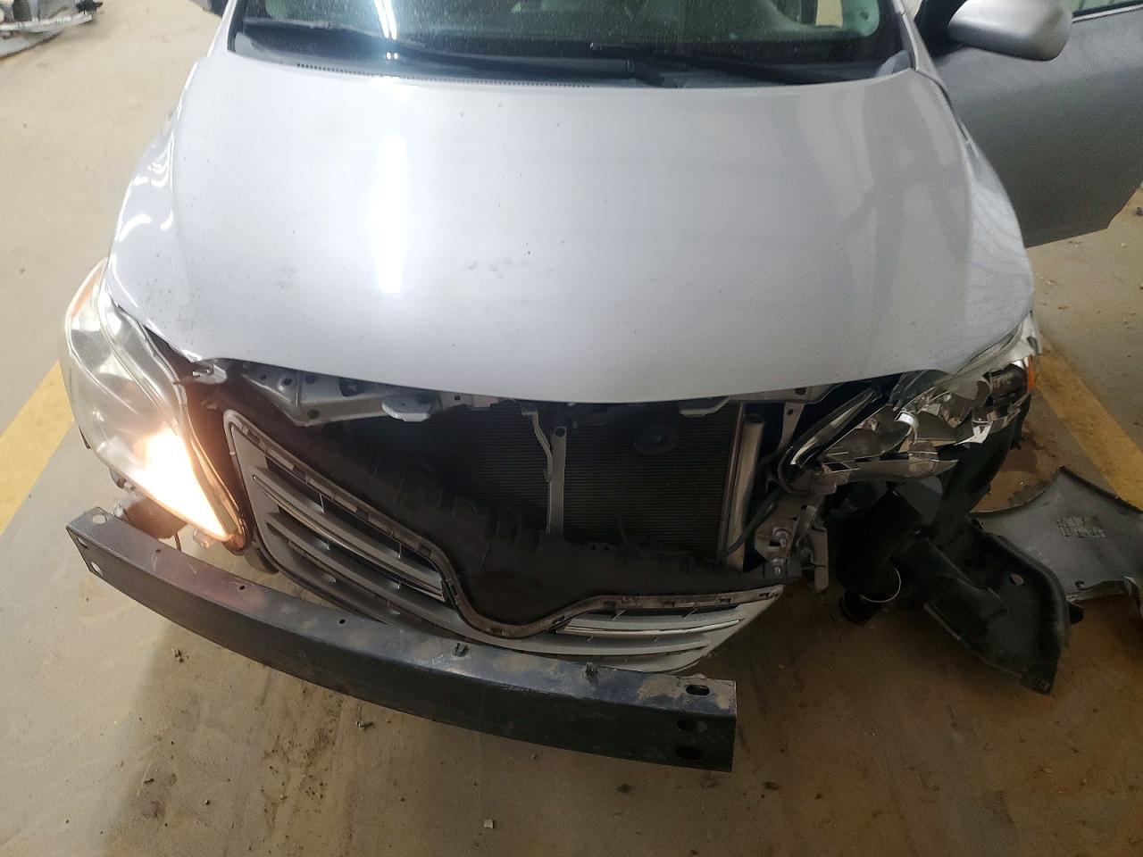 2013 Toyota Corolla Silver vin: 2T1BU4EE2DC979069