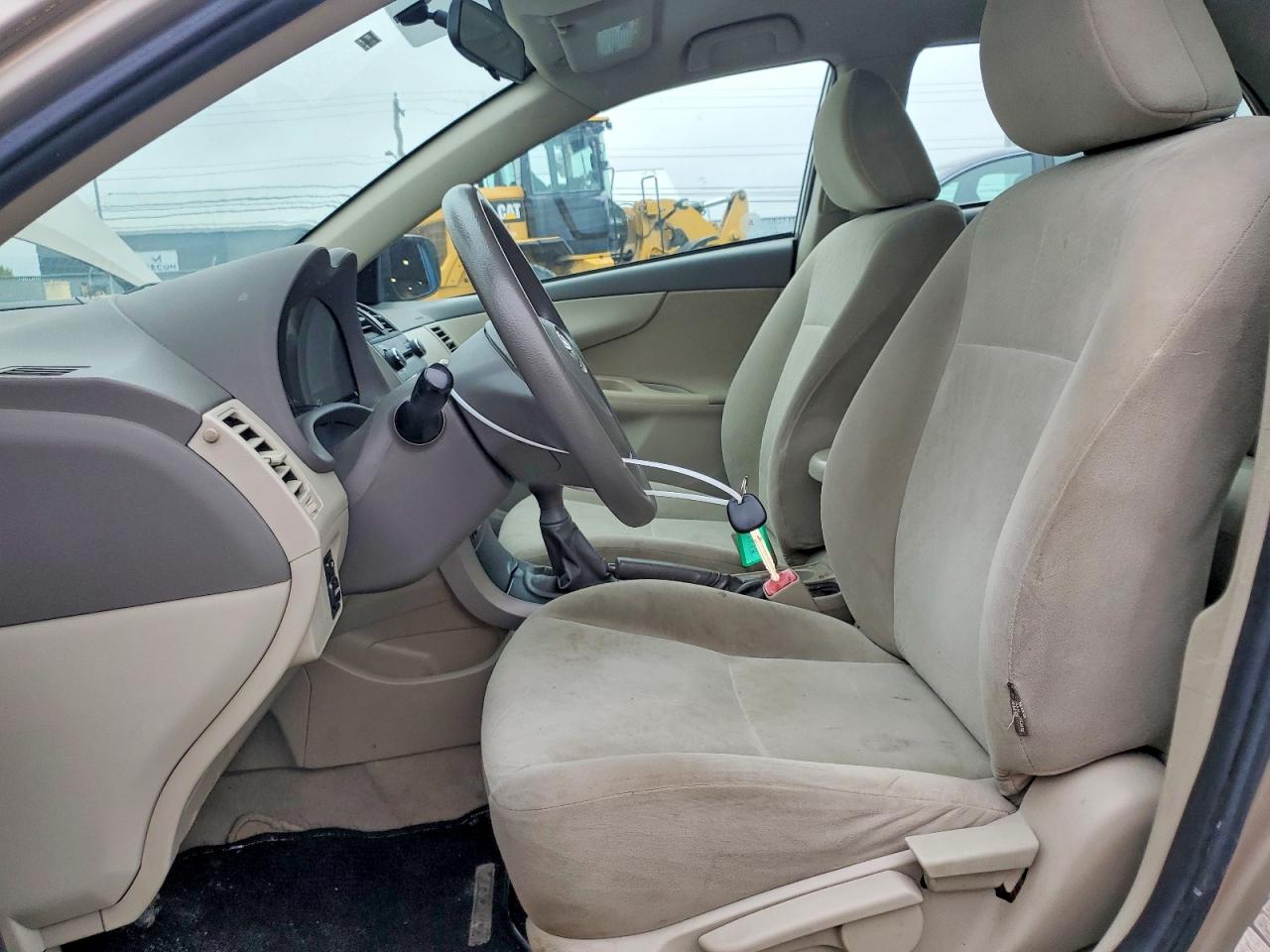 2010 Toyota Corolla Base Золотой vin: 2T1BU4EE3AC193552