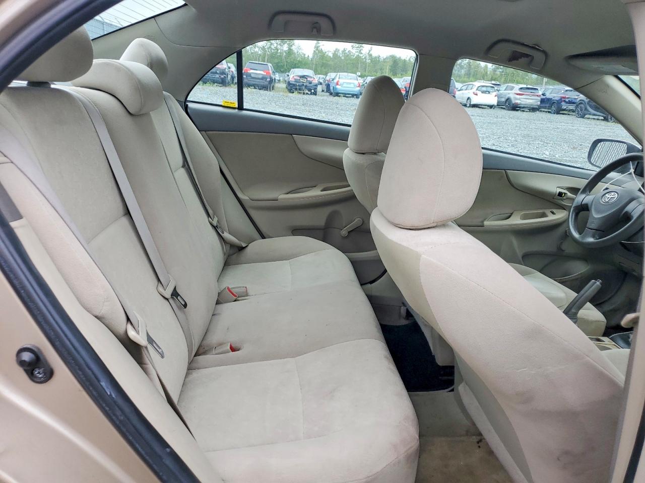 2010 Toyota Corolla Base Золотой vin: 2T1BU4EE3AC193552
