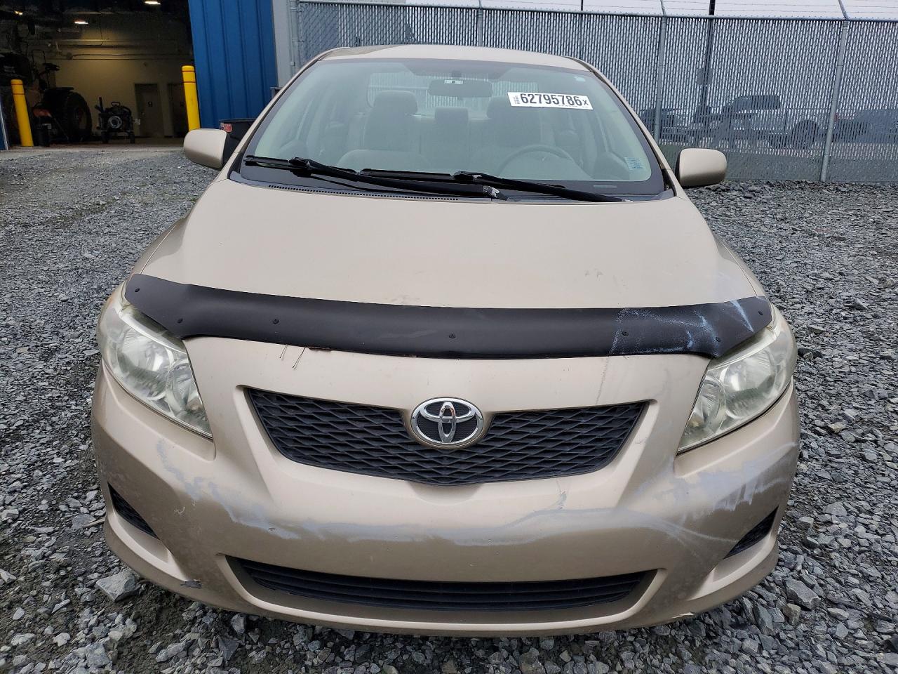 2010 Toyota Corolla Base Золотой vin: 2T1BU4EE3AC193552