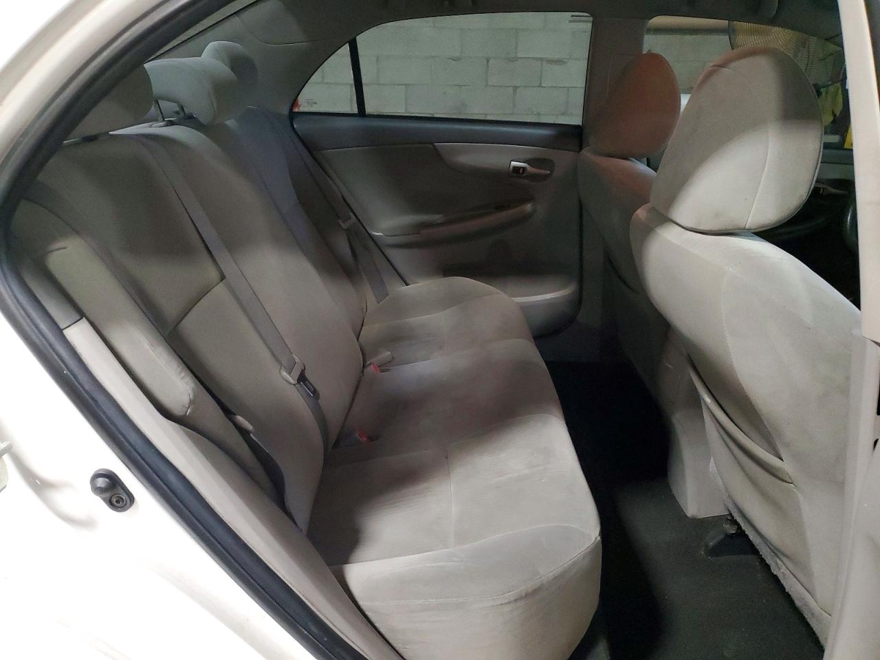 2010 Toyota Corolla Le White vin: 2T1BU4EE3AC196483