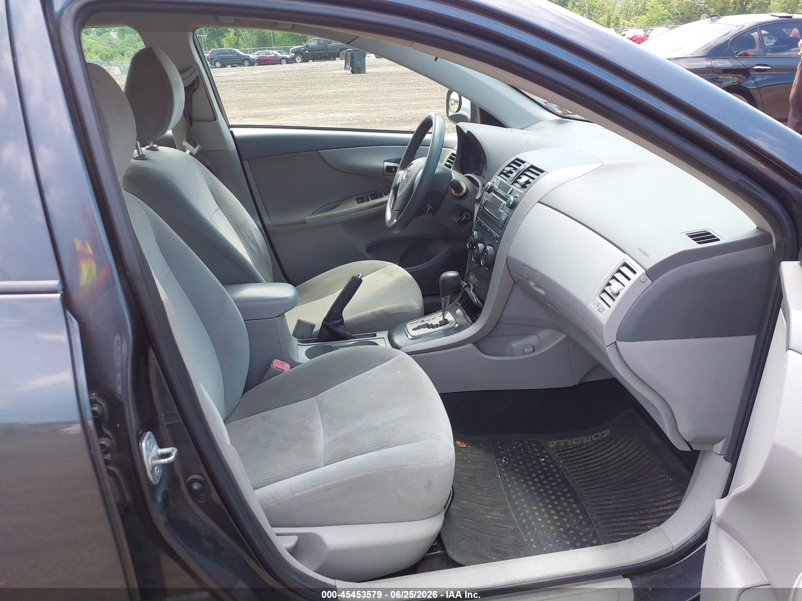 2010 Toyota Corolla Le Gray vin: 2T1BU4EE3AC215999