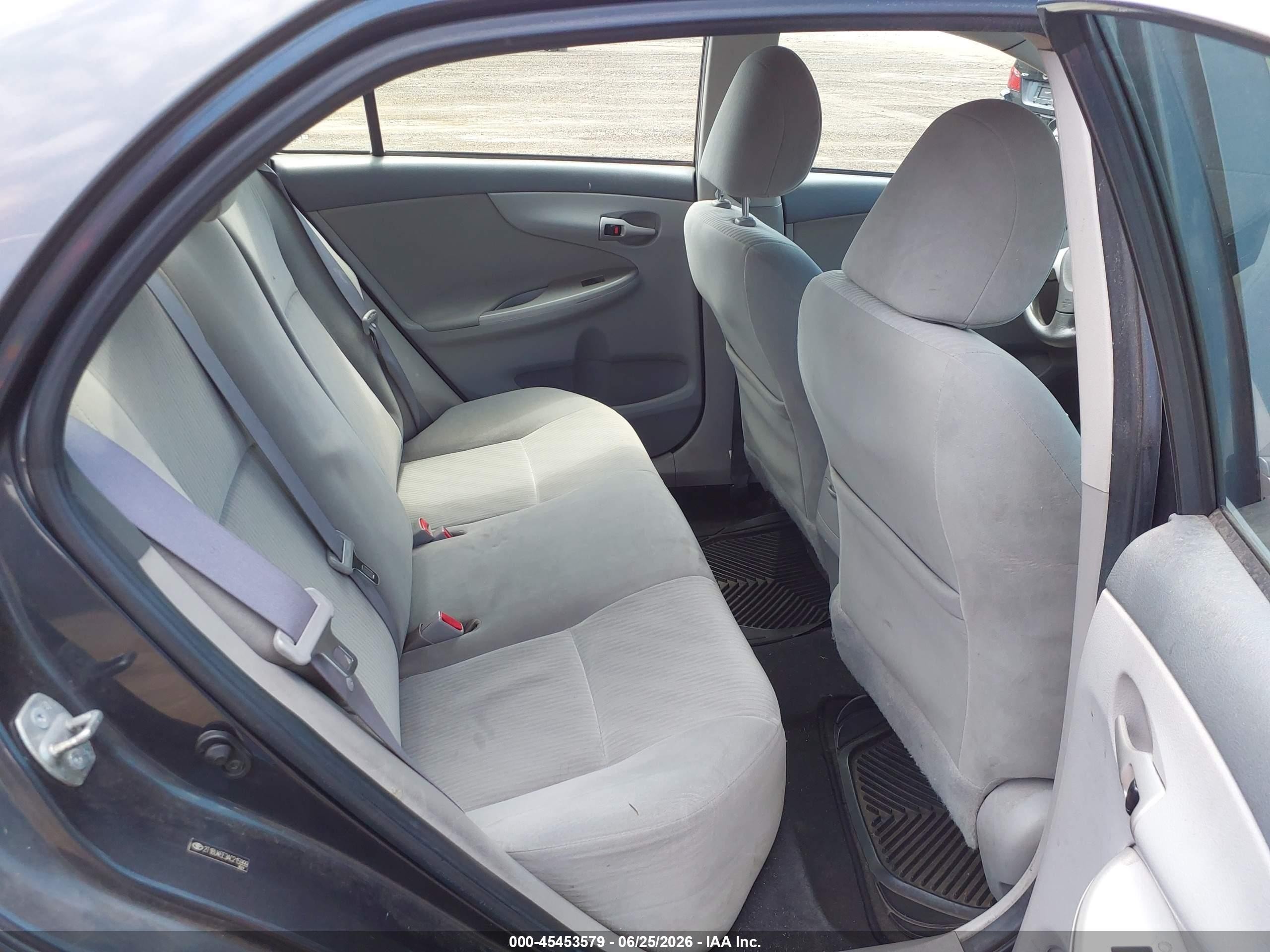2010 Toyota Corolla Le Gray vin: 2T1BU4EE3AC215999