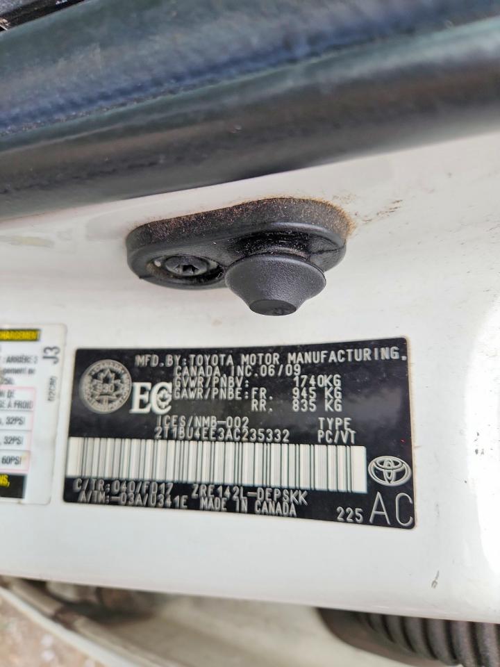 2010 Toyota Corolla Base White vin: 2T1BU4EE3AC235332