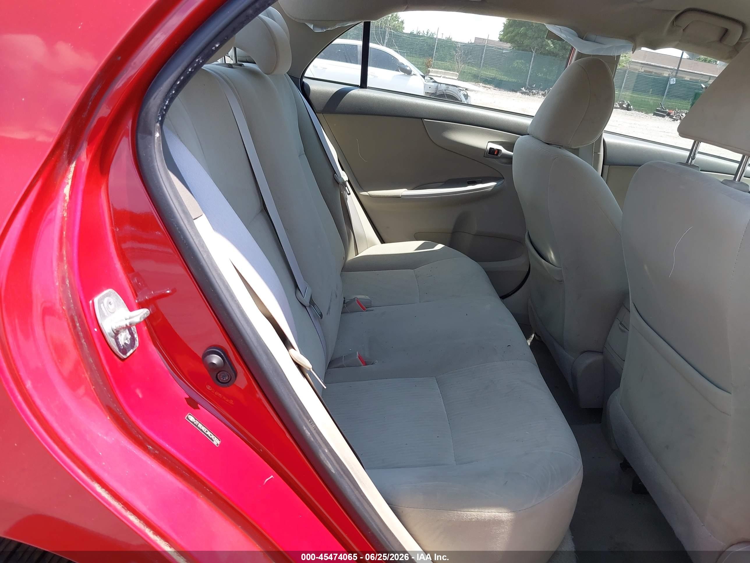 2010 Toyota Corolla Le Red vin: 2T1BU4EE3AC242684