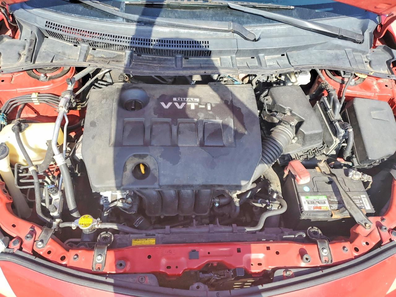 2010 Toyota Corolla Le Red vin: 2T1BU4EE3AC270081