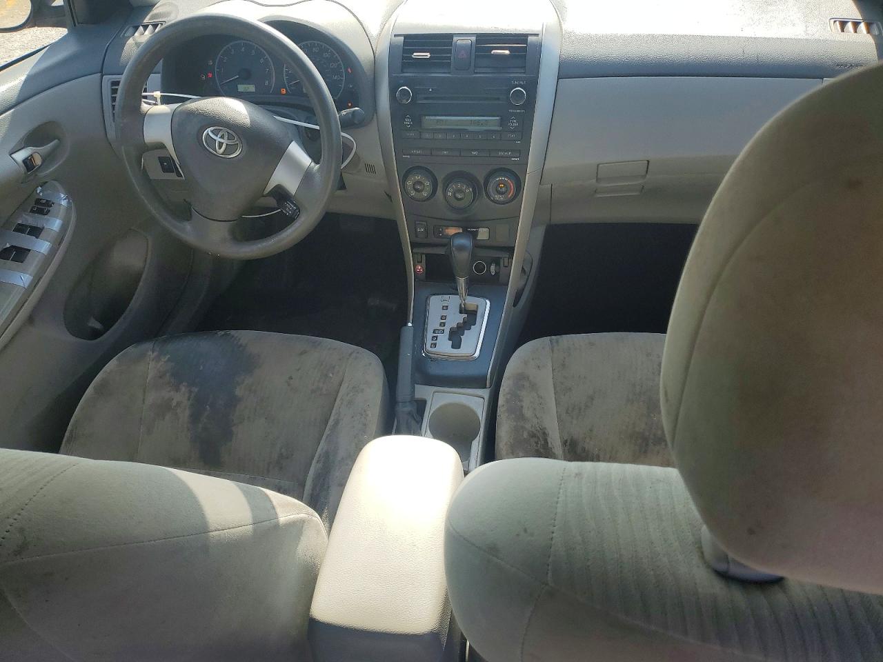2010 Toyota Corolla Le Red vin: 2T1BU4EE3AC270081