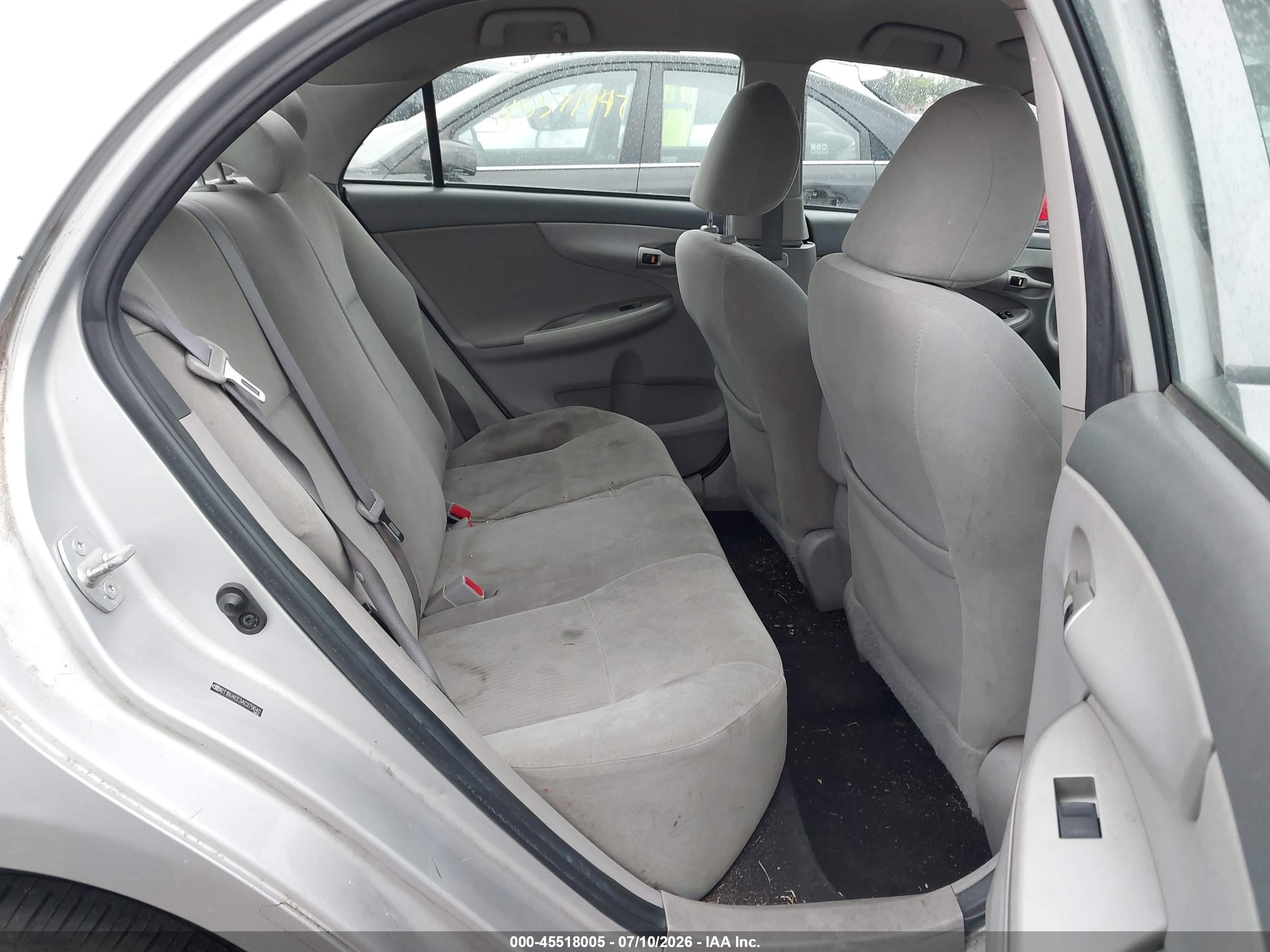 2010 Toyota Corolla Le Silver vin: 2T1BU4EE3AC279640