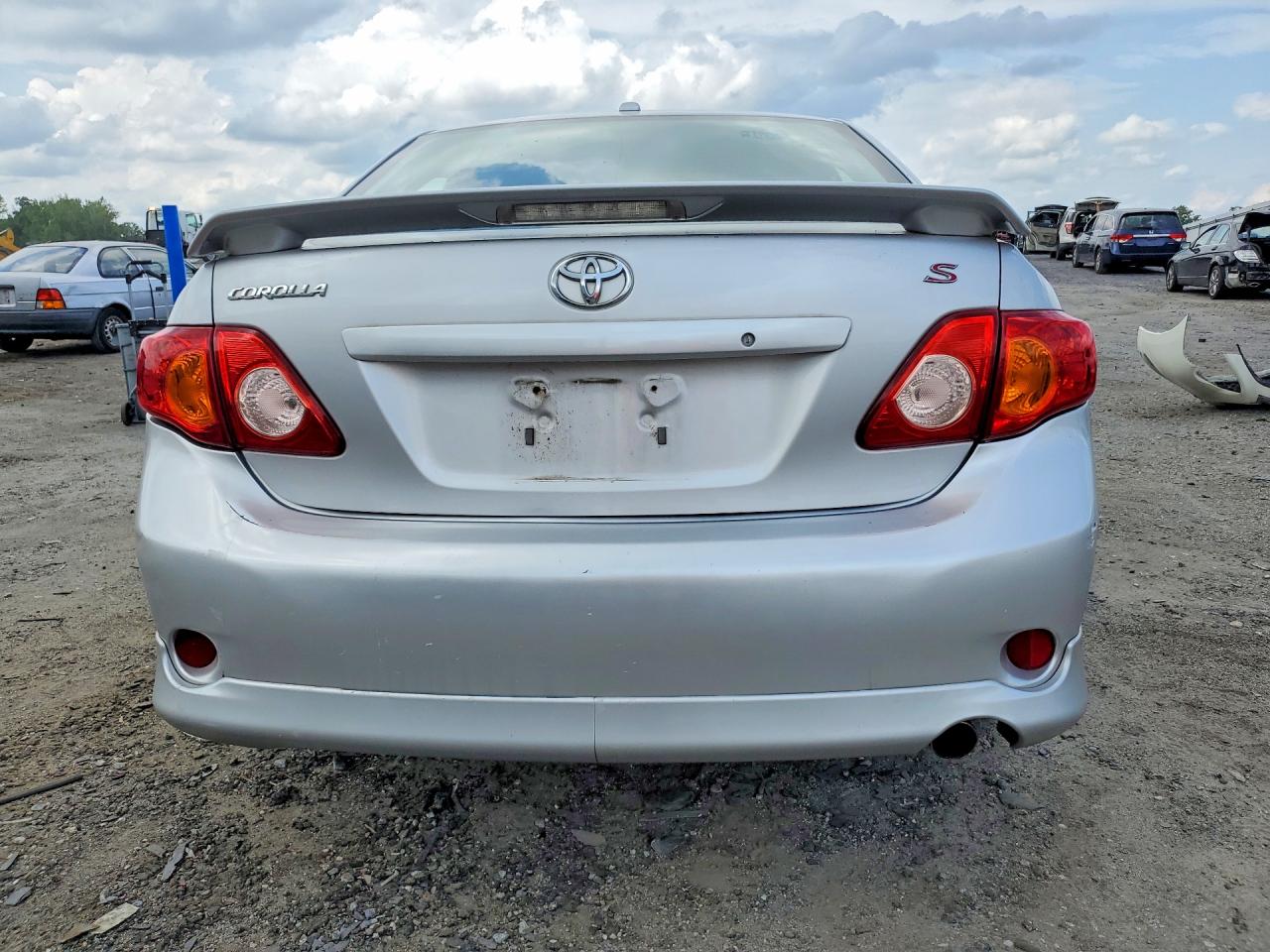 2010 Toyota Corolla S Silver vin: 2T1BU4EE3AC285454