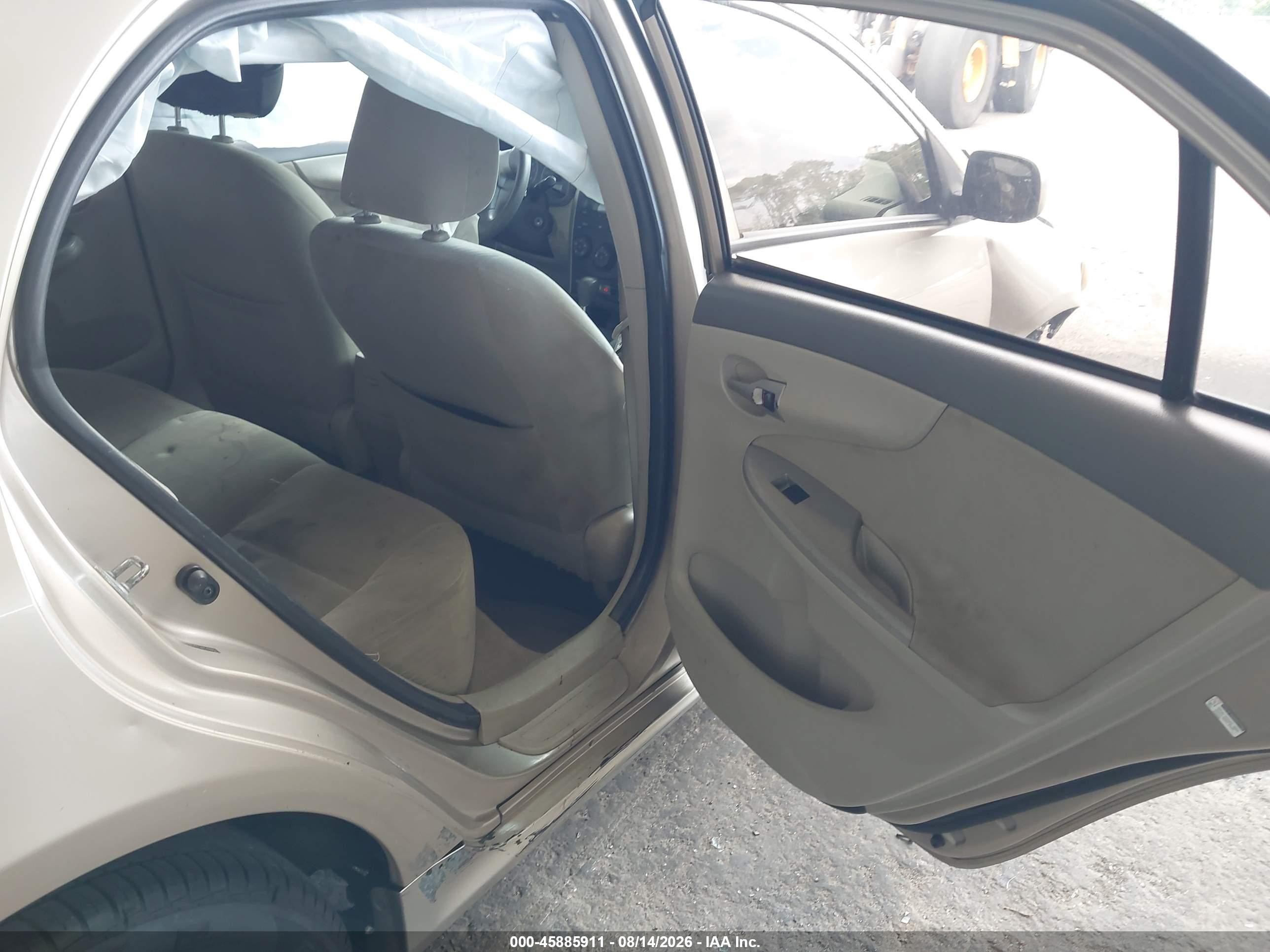 2010 Toyota Corolla Le Gold vin: 2T1BU4EE3AC310062