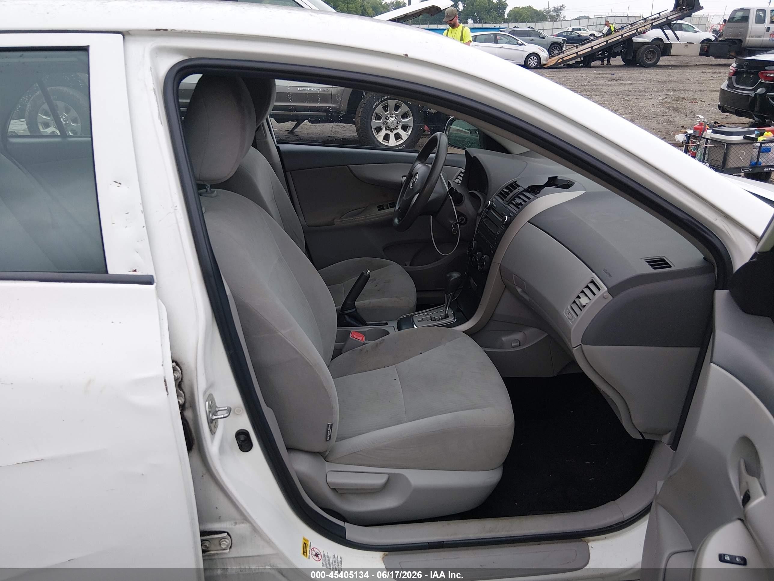 2010 Toyota Corolla Le White vin: 2T1BU4EE3AC420125