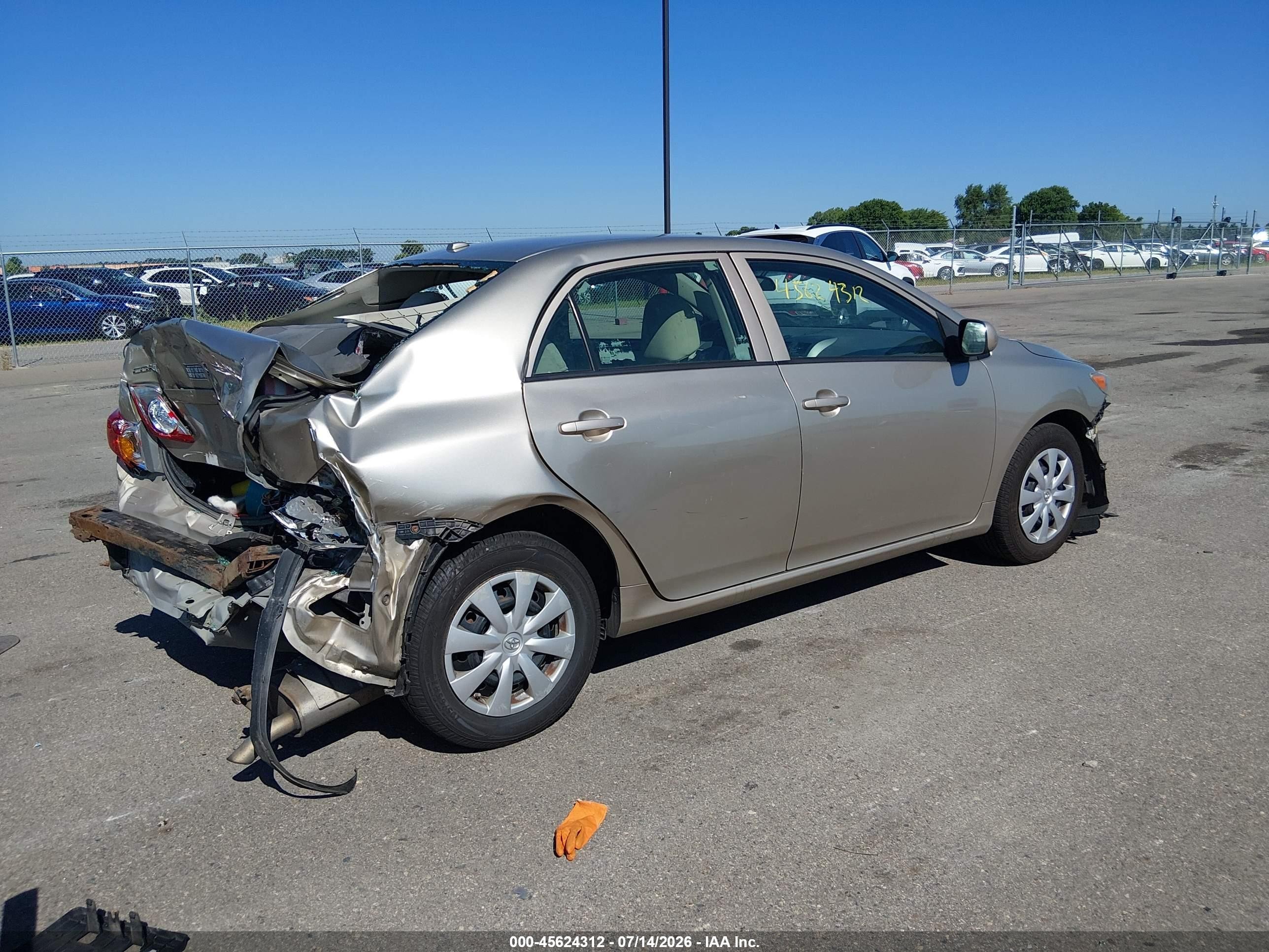 2010 Toyota Corolla Le Gold vin: 2T1BU4EE3AC429634