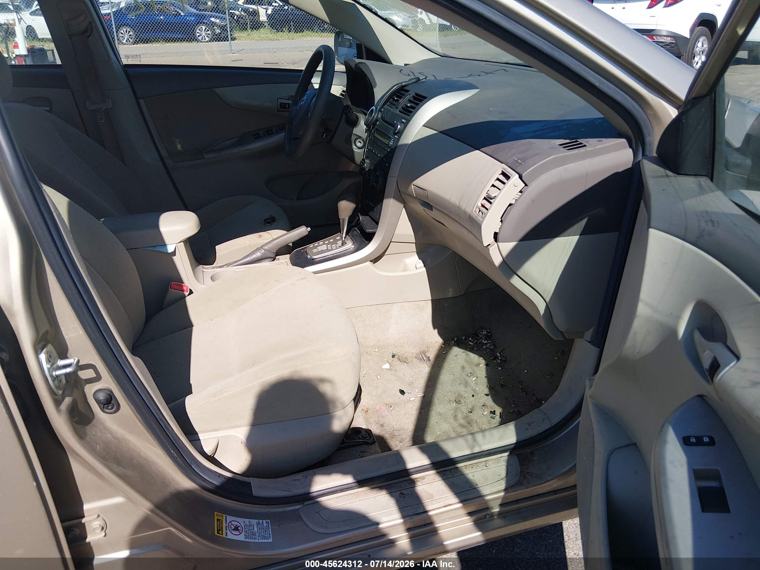 2010 Toyota Corolla Le Gold vin: 2T1BU4EE3AC429634